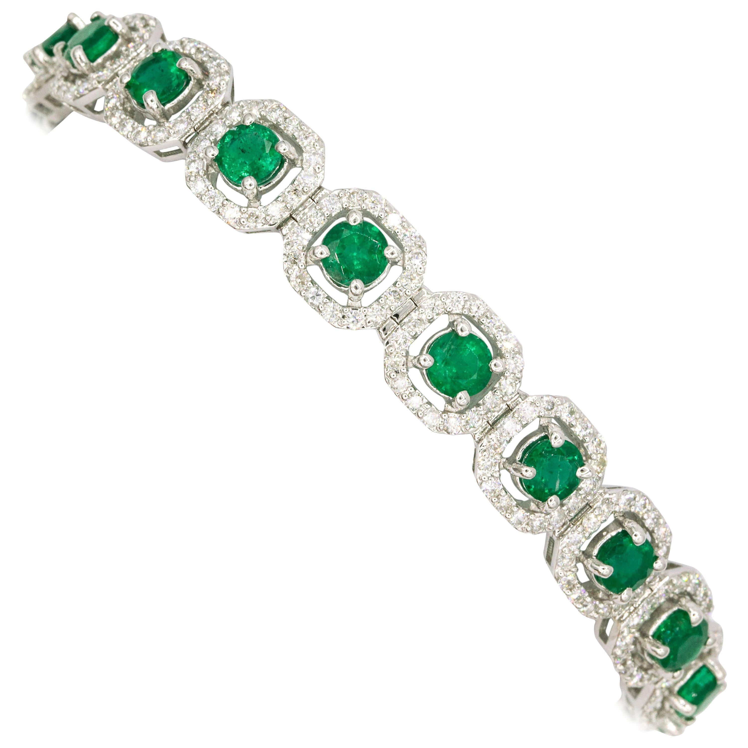 Bracelet en or blanc 18 carats avec halo de diamants et émeraudes de 10,52 carats