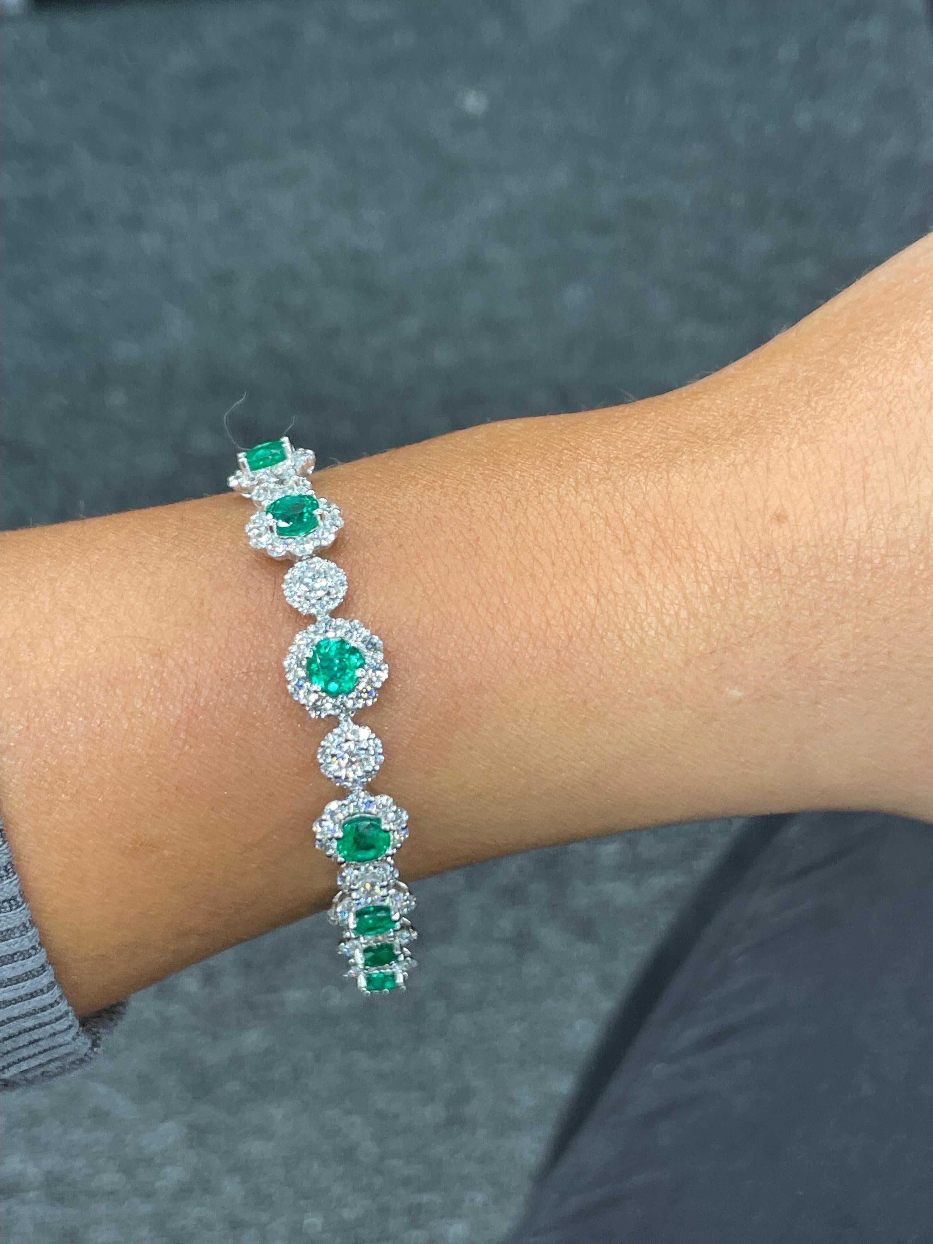 Emerald Diamond Halo Floral Link Bracelet 10.96 Carats 18 Karat White Gold For Sale 4