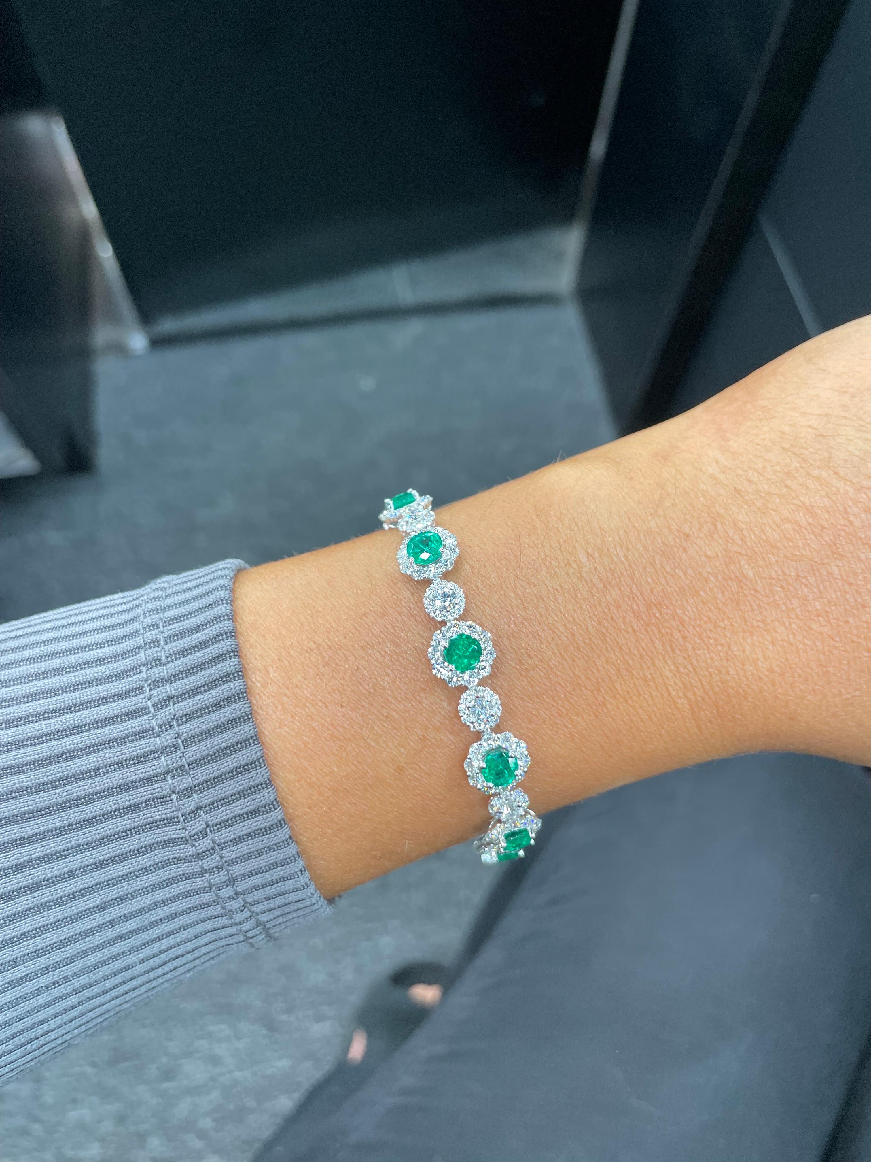 Women's or Men's Emerald Diamond Halo Floral Link Bracelet 10.96 Carats 18 Karat White Gold For Sale