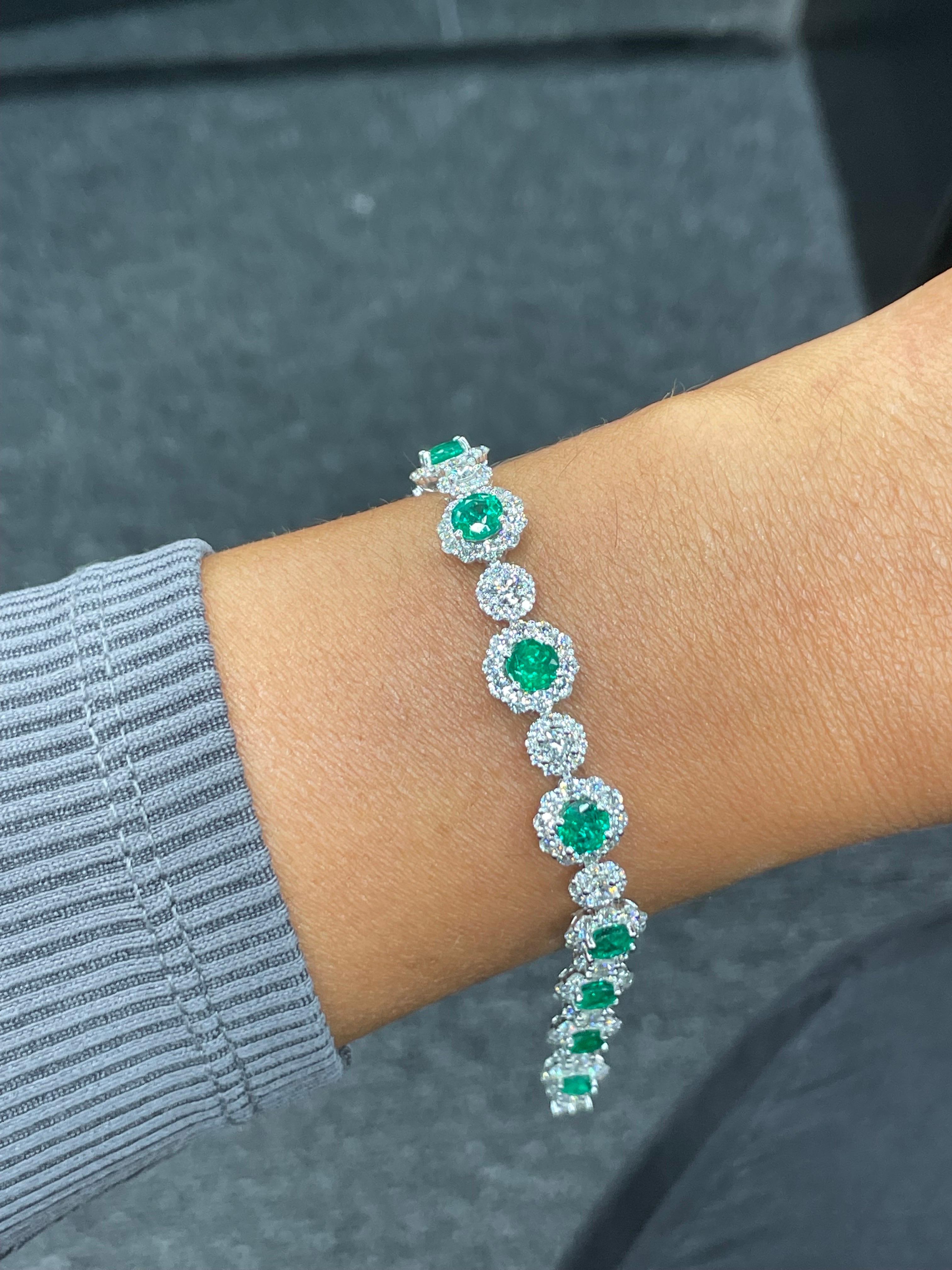 Emerald Diamond Halo Floral Link Bracelet 10.96 Carats 18 Karat White Gold For Sale 1