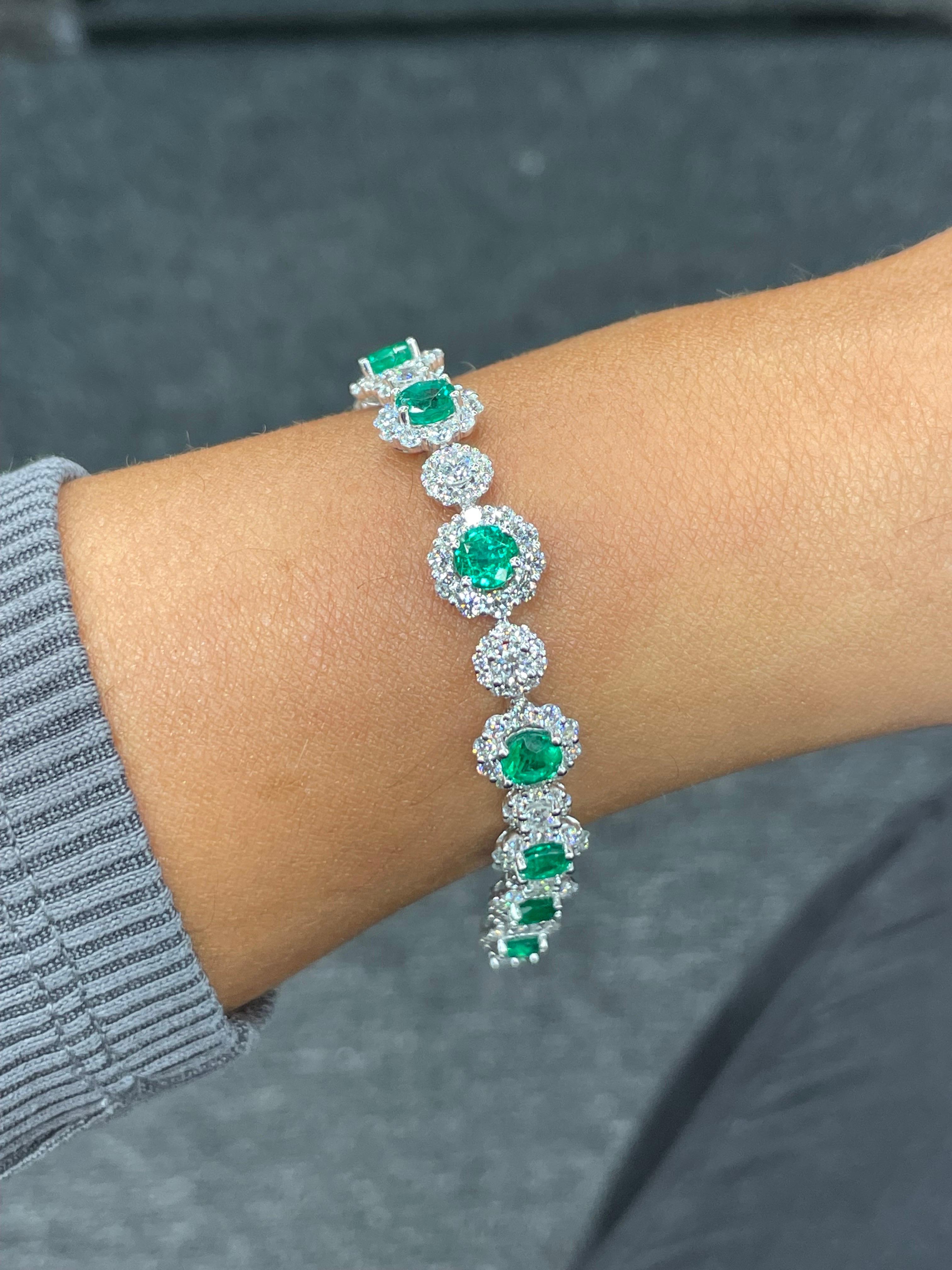 Emerald Diamond Halo Floral Link Bracelet 10.96 Carats 18 Karat White Gold For Sale 3