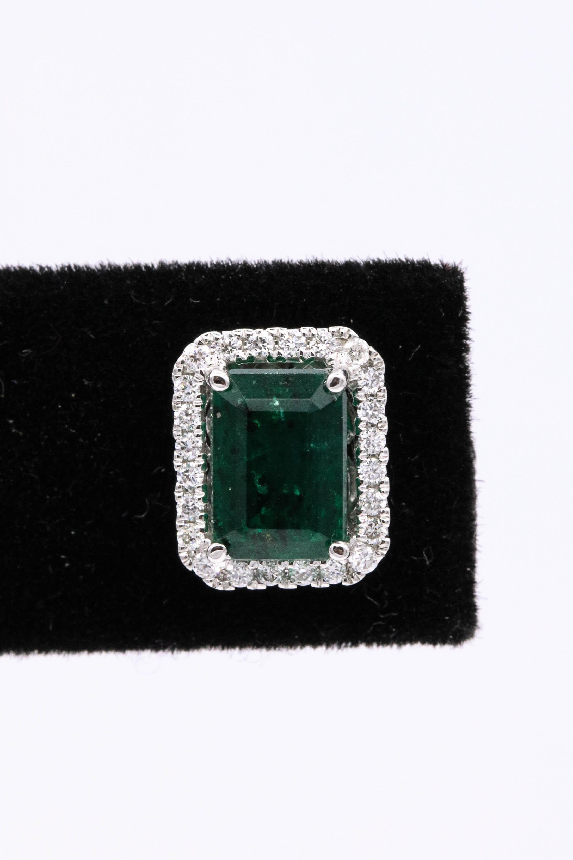 Emerald Diamond Halo Stud Earrings 2.52 Carat 14 Karat White Gold Damen