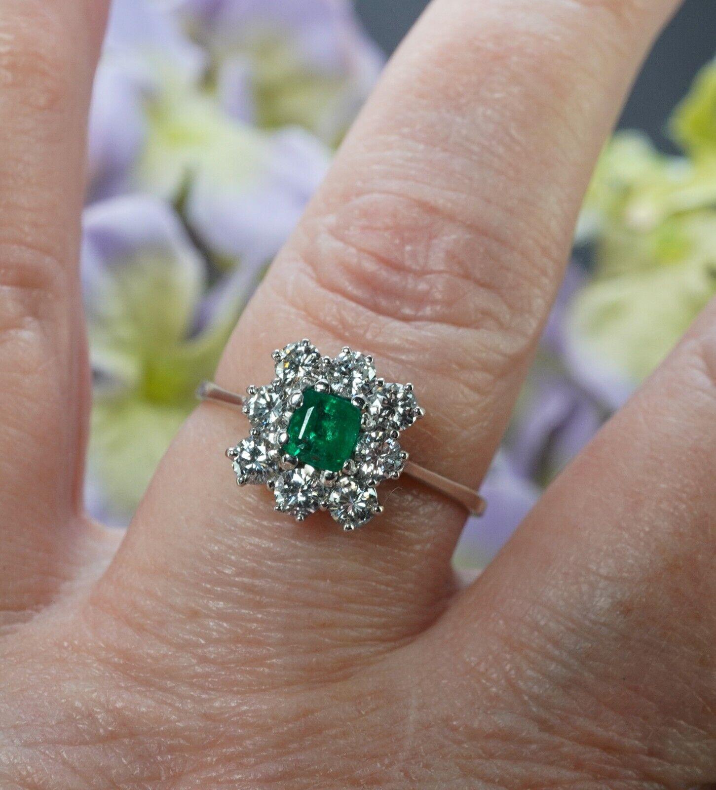 Jabel Vintage Oro Bianco 18K Smeraldo Colombiano Diamante Anello aureola Estate In condizioni buone in vendita a Brambleton, US