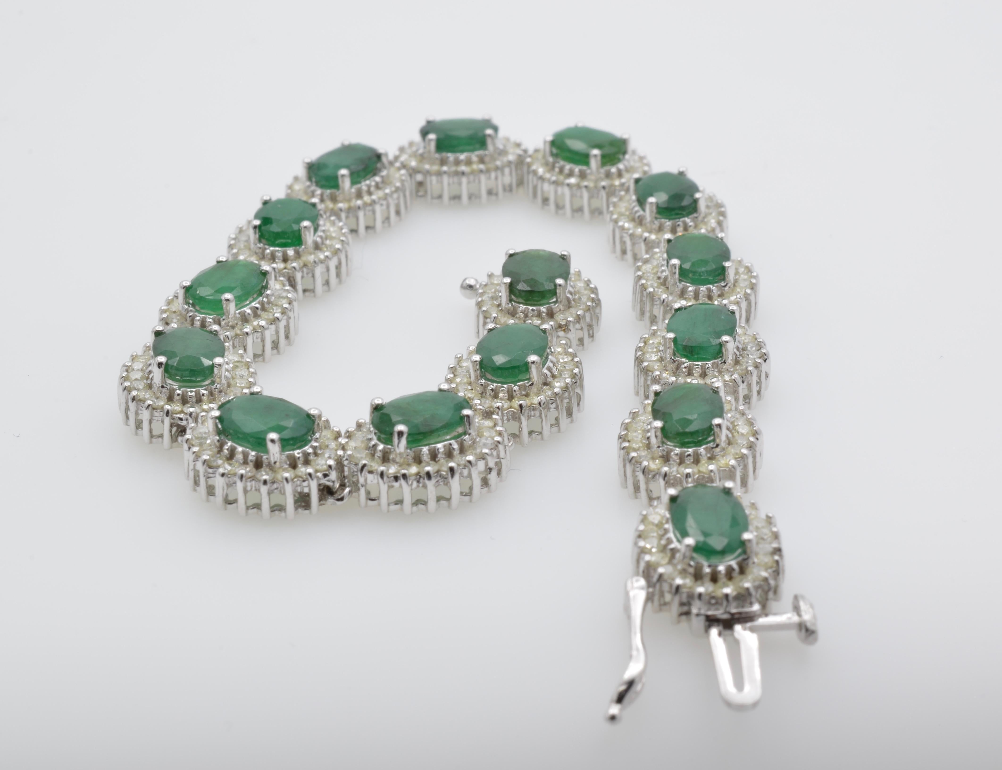 Emerald Diamond Lady Bracelet White Gold In Excellent Condition For Sale In Berkeley, CA