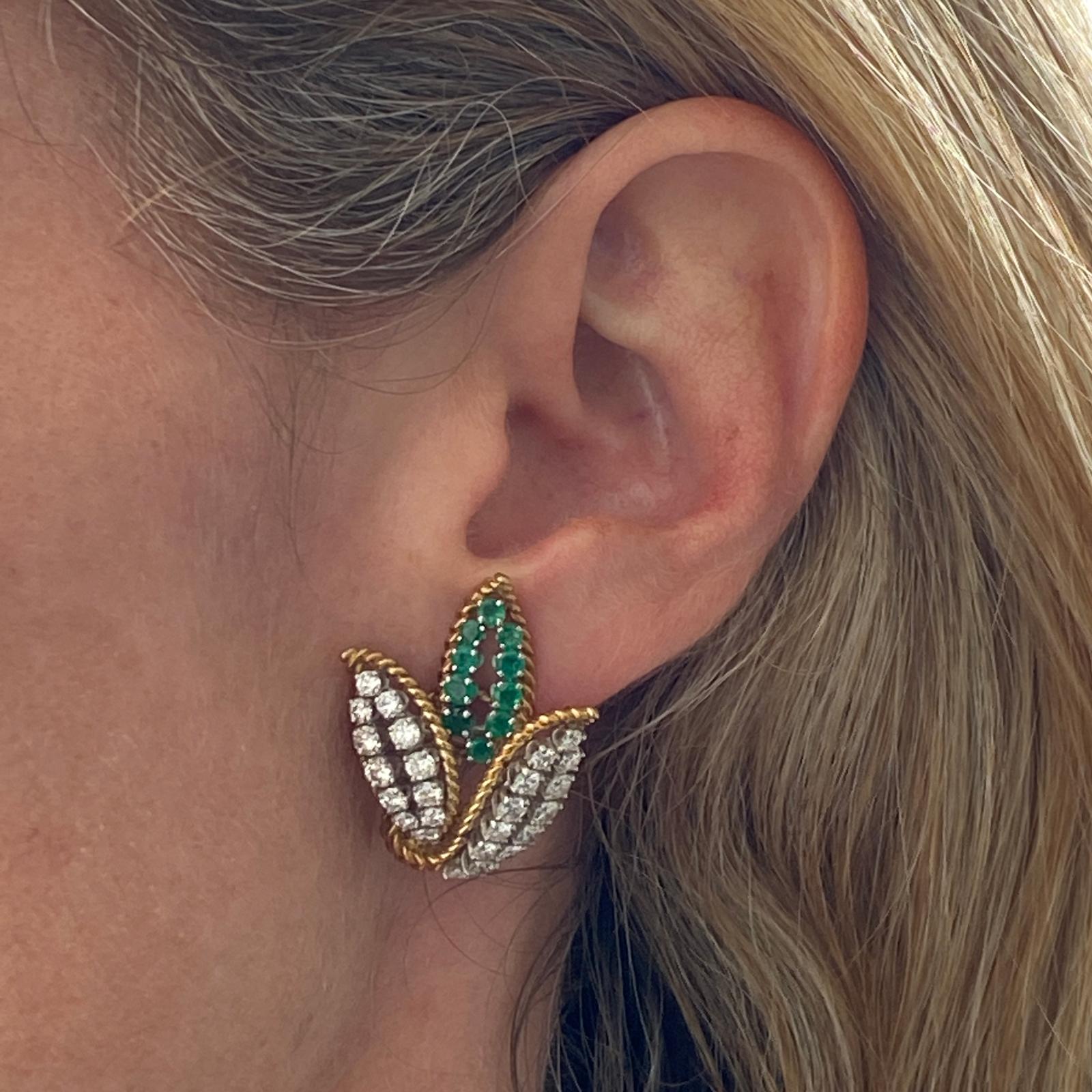 Round Cut Emerald Diamond Leaf Motif 18 Karat Yellow Gold Platinum Vintage Ear Clips