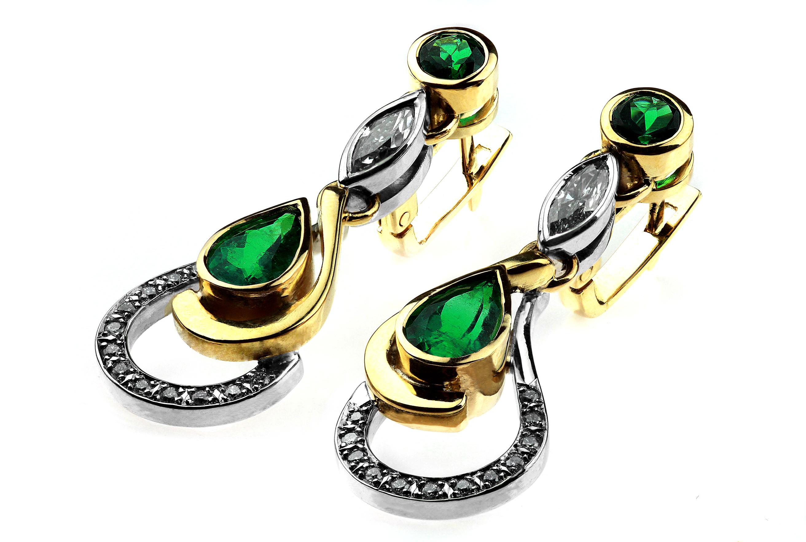 Emerald and diamond drop earrings set in 18 carat yellow gold in lever back fittings. Set with vivid green colour emerald which enhanced by the sparkle of the bright white diamonds.
2 x Pear shape faceted emerald, 2 x round shape faceted emerald,