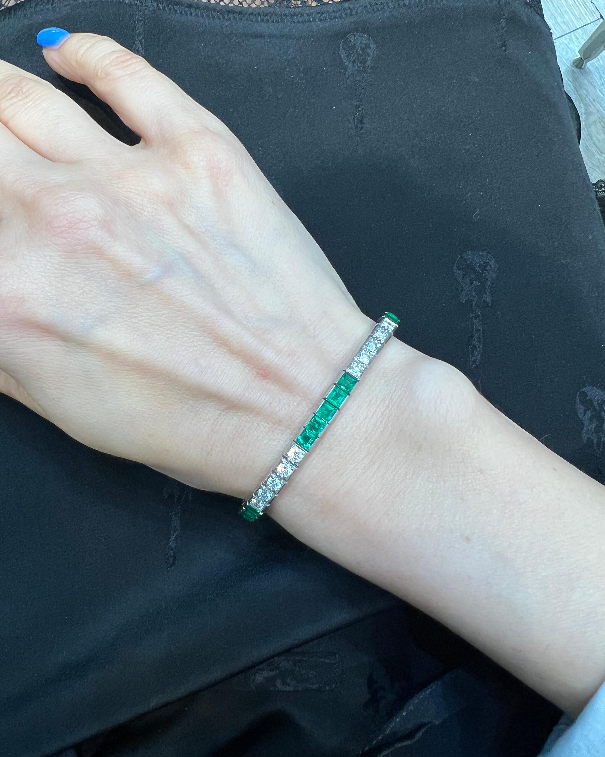 Taille mixte Bracelet ligne de diamants et émeraudes en vente