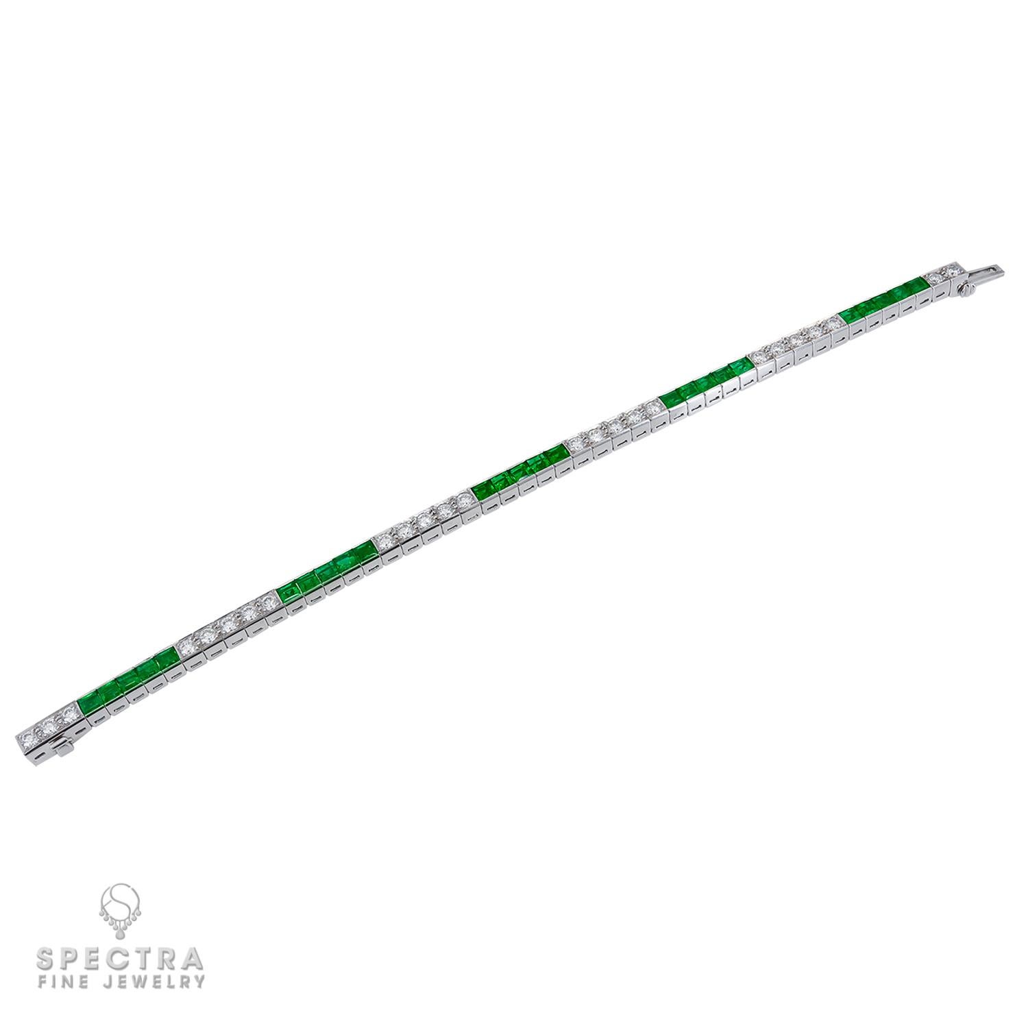 Bracelet ligne de diamants et émeraudes Bon état - En vente à New York, NY