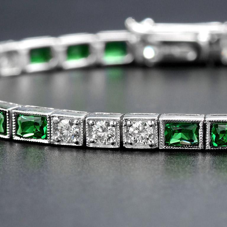 Square Emerald and Diamond Art Deco Style Tennis Bracelet in 18K White Gold In New Condition For Sale In Bangkok, TH