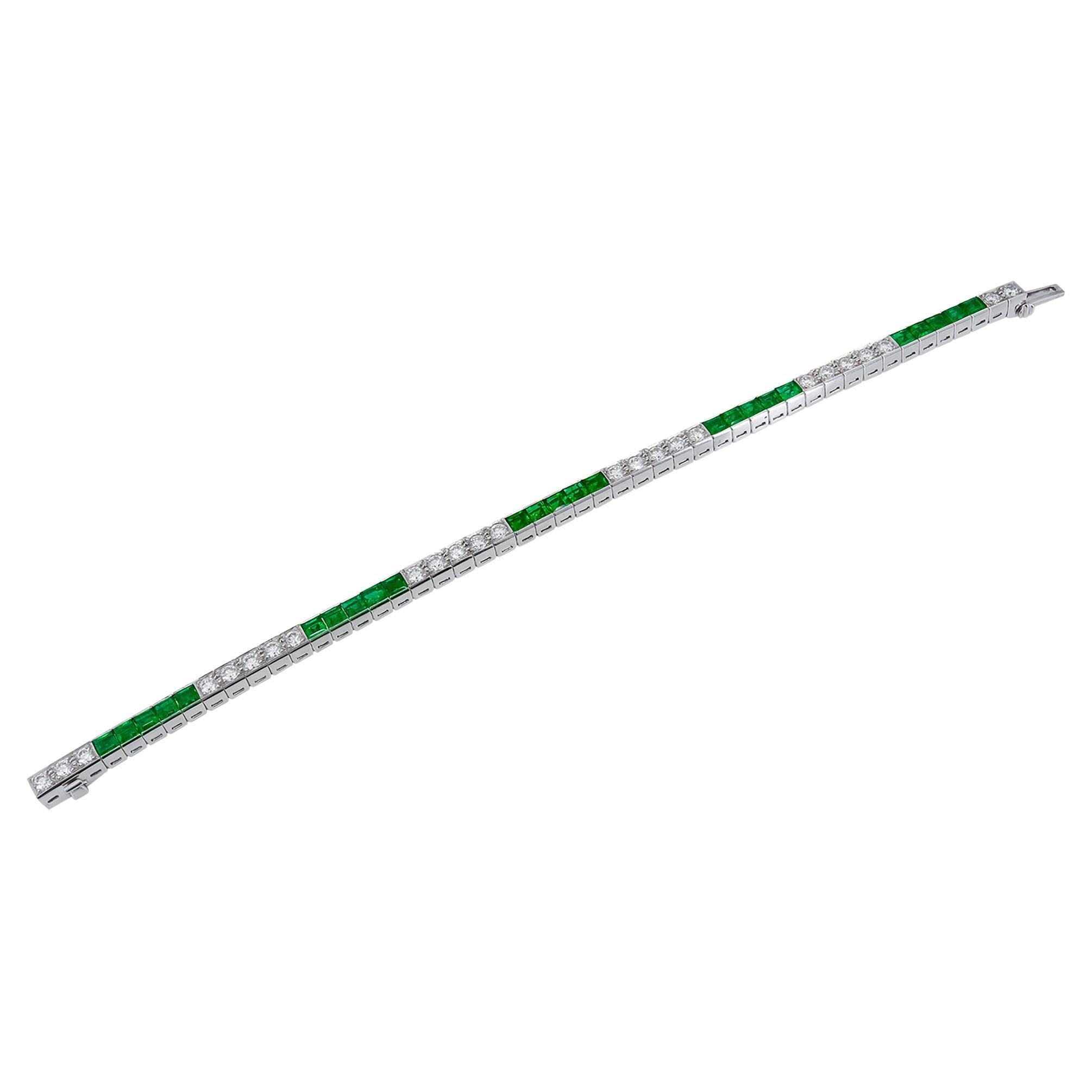 Bracelet ligne de diamants et émeraudes en vente