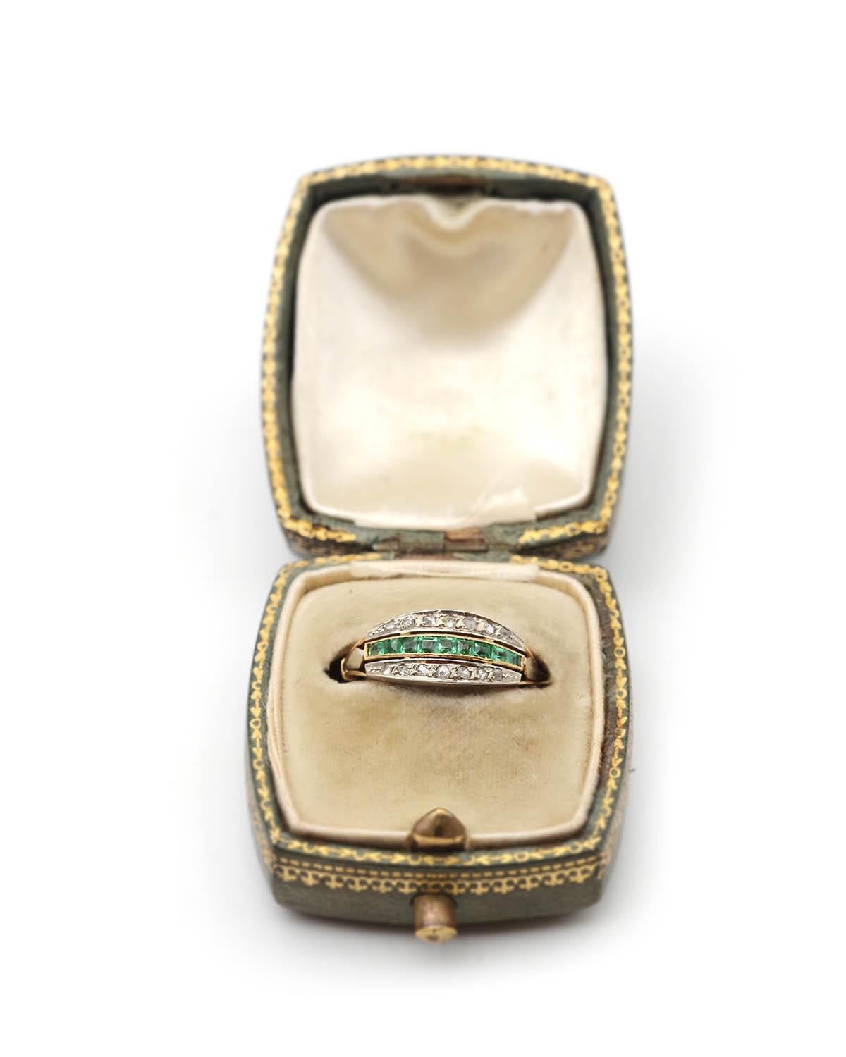 Smaragd-Diamant-Ring in 18k Gold, Art Deco Ring, Bandring, Linienring (Carréeschliff) im Angebot