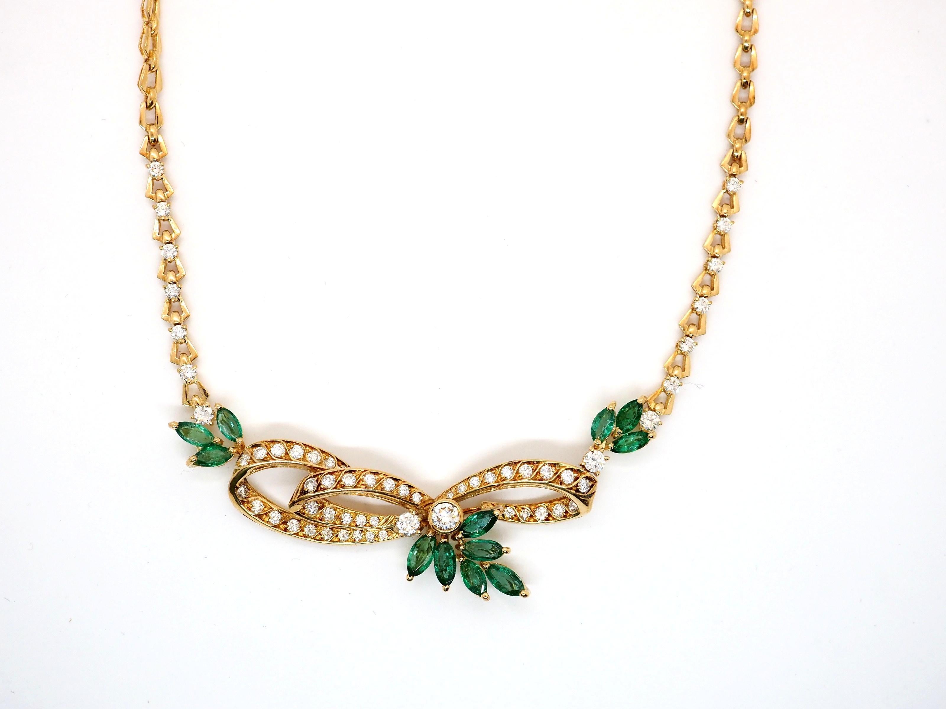 Brilliant Cut Emerald & Diamond Necklace 18 Karat Yellow Gold For Sale