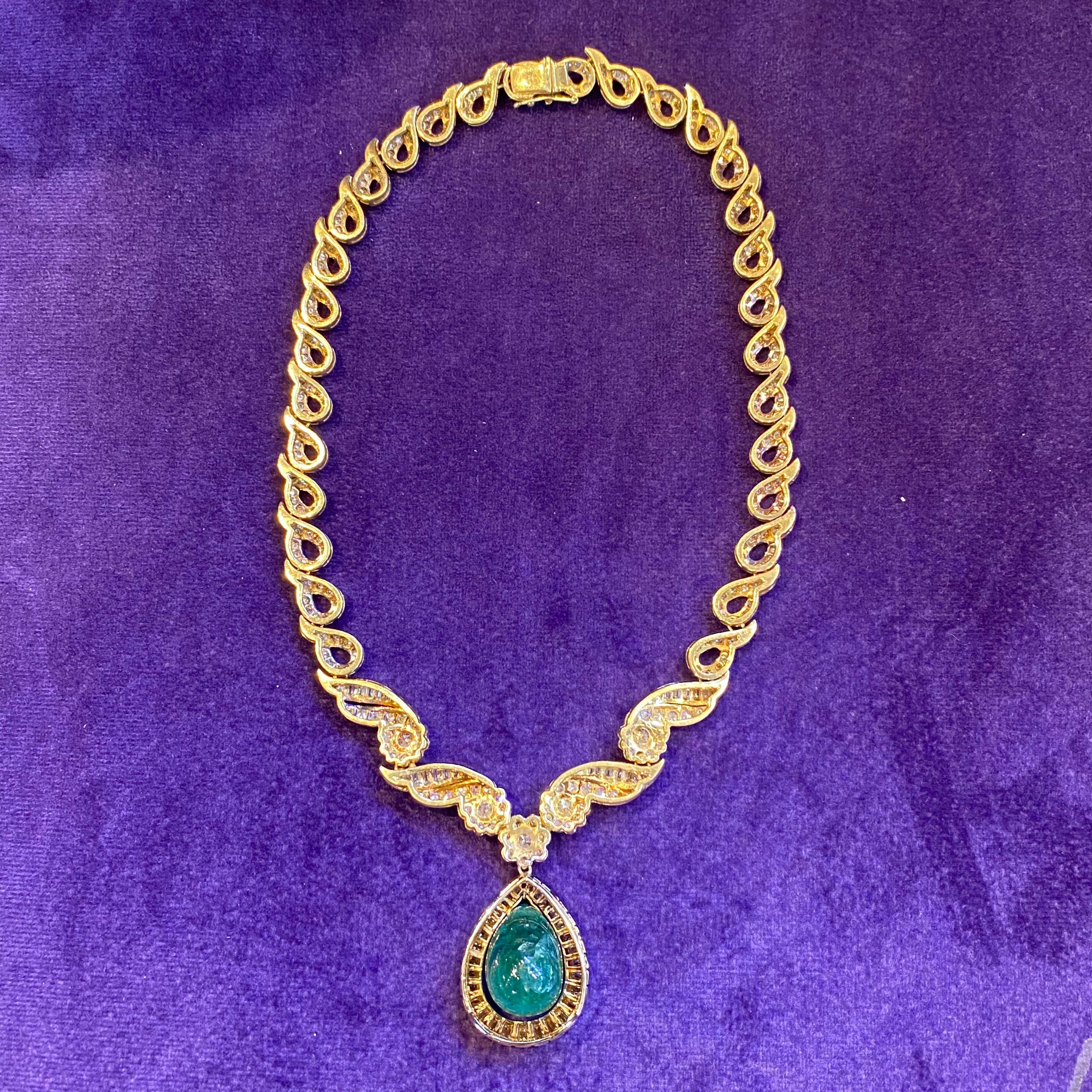 Emerald & Diamond Necklace  In Excellent Condition For Sale In New York, NY