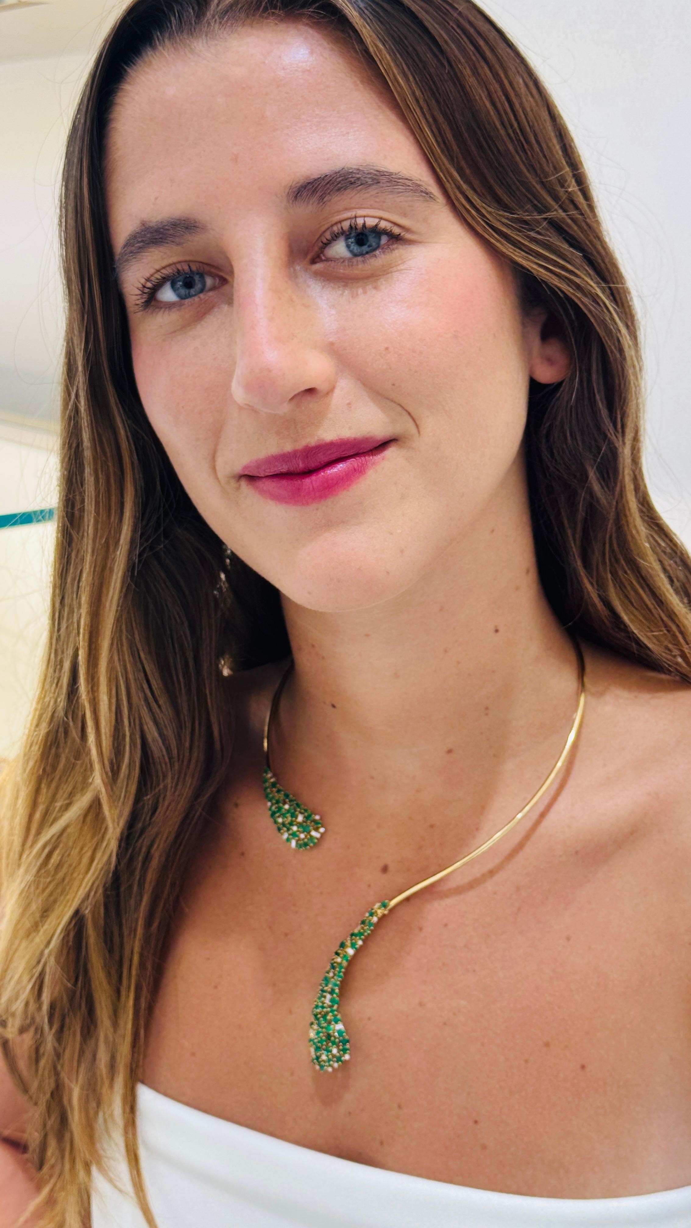 La bellissima collana Tresor presenta 7,36 carati totali di smeraldo e 1,13 carati di diamante. La collana è un'ode alla bellezza lussuosa e classica con pietre scintillanti e tonalità femminili. Il loro design contemporaneo e moderno li rende