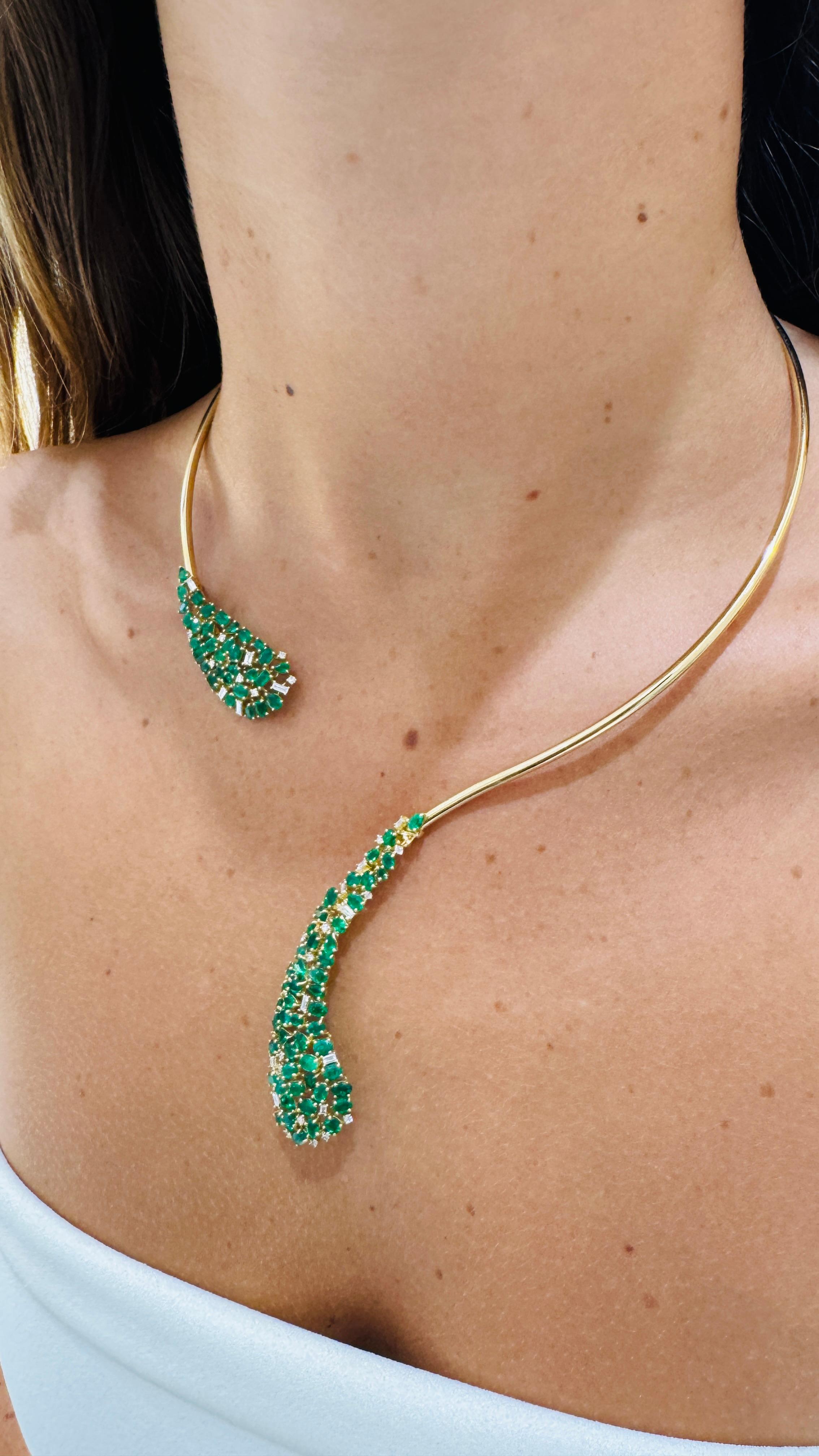 Collana di smeraldi e diamanti in oro giallo 18 carati In condizioni Nuovo in vendita a Coral Gables, FL