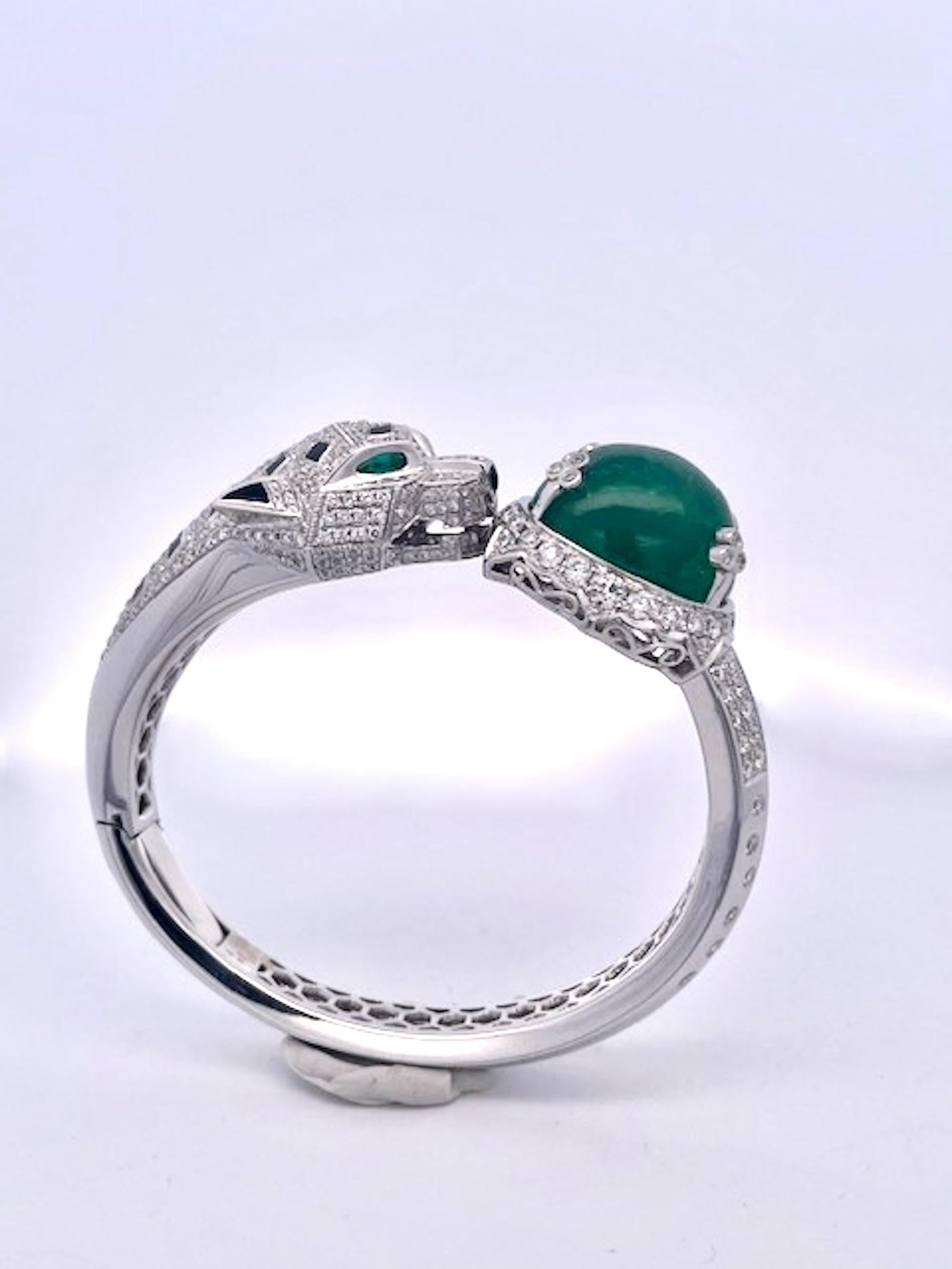 Esta pulsera es tan especial que tuve que reconsiderar si debía ponerla en venta o quedármela.  Todos ganáis como yo ya  tener la Pantoja de Diamantes de Cartier completa.  Así que esto está en juego.  No es Cartier y procede de una colección de