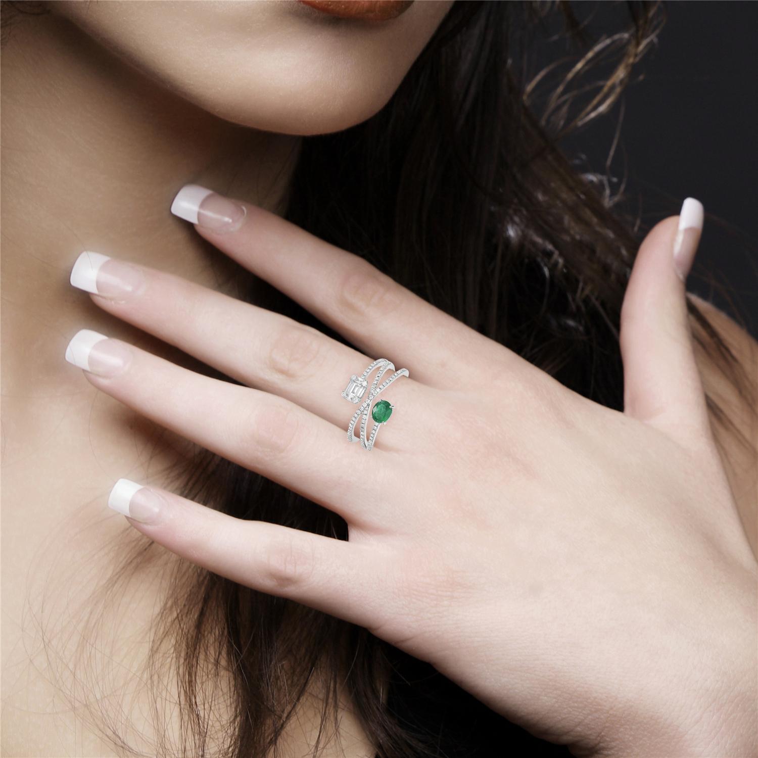 18KT:3.297g,
Diamond:0.355ct 
Emerald:0.31ct