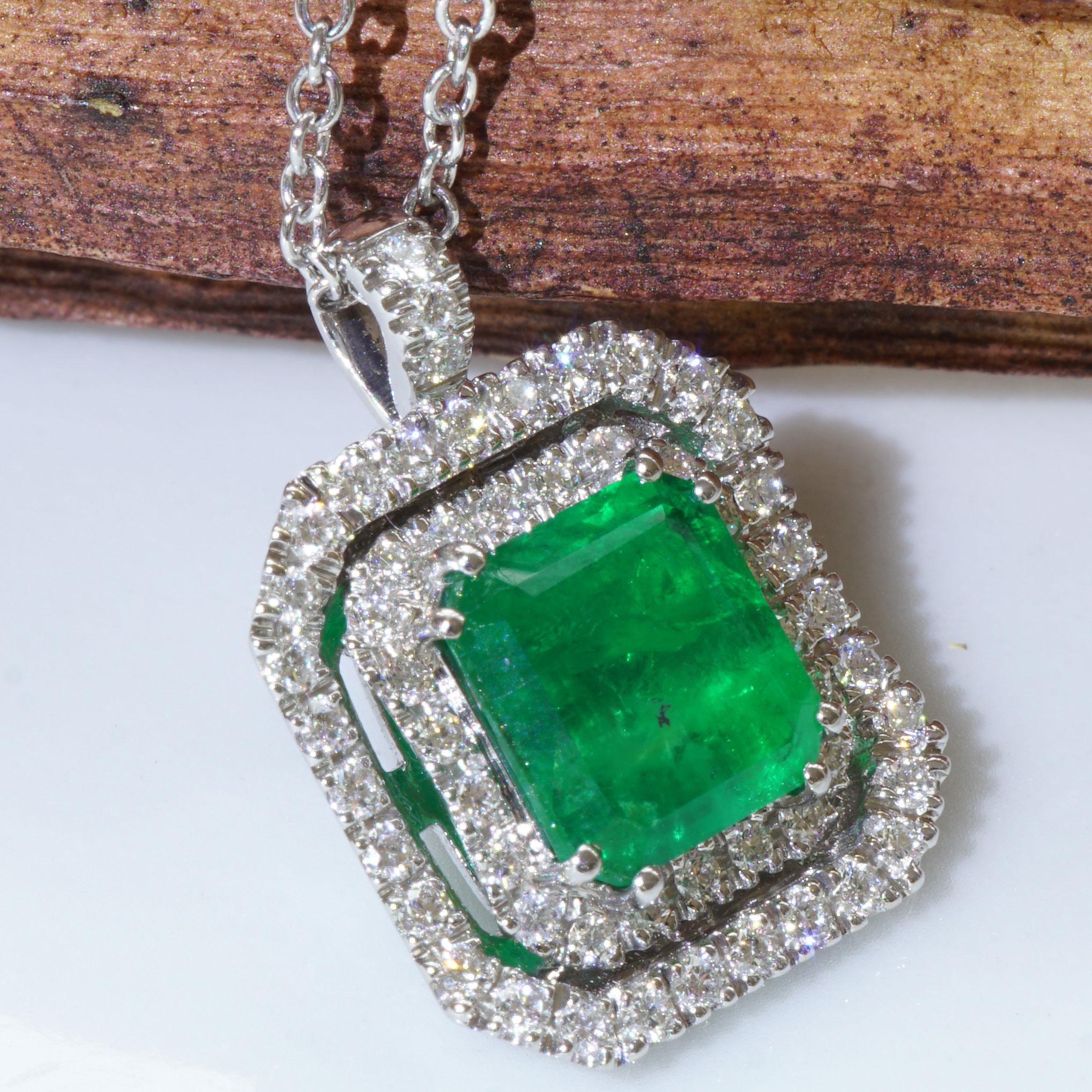 Emerald Cut Emerald Diamond Pendant 3 Ct 0.41 Ct White Gold Panjshir Afghanistan Great Color For Sale
