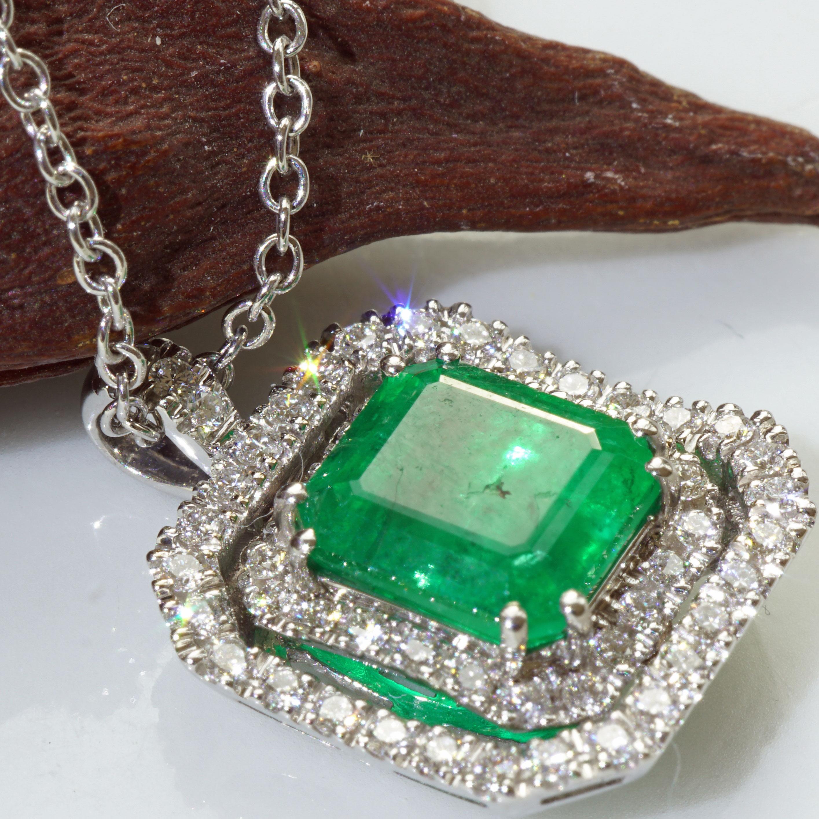 Emerald Diamond Pendant 3 Ct 0.41 Ct White Gold Panjshir Afghanistan Great Color In New Condition For Sale In Viena, Viena
