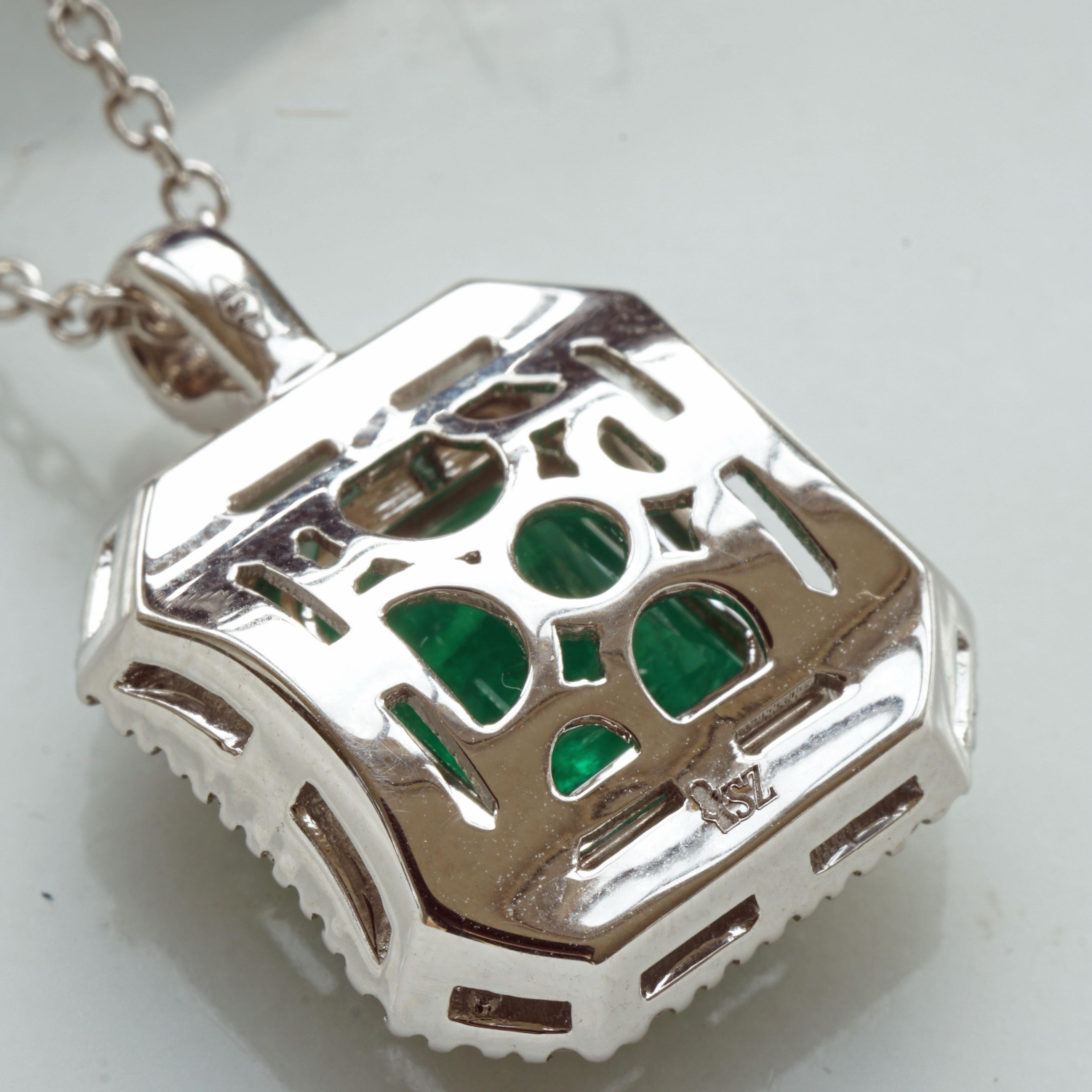 Women's or Men's Emerald Diamond Pendant 3 Ct 0.41 Ct White Gold Panjshir Afghanistan Great Color For Sale