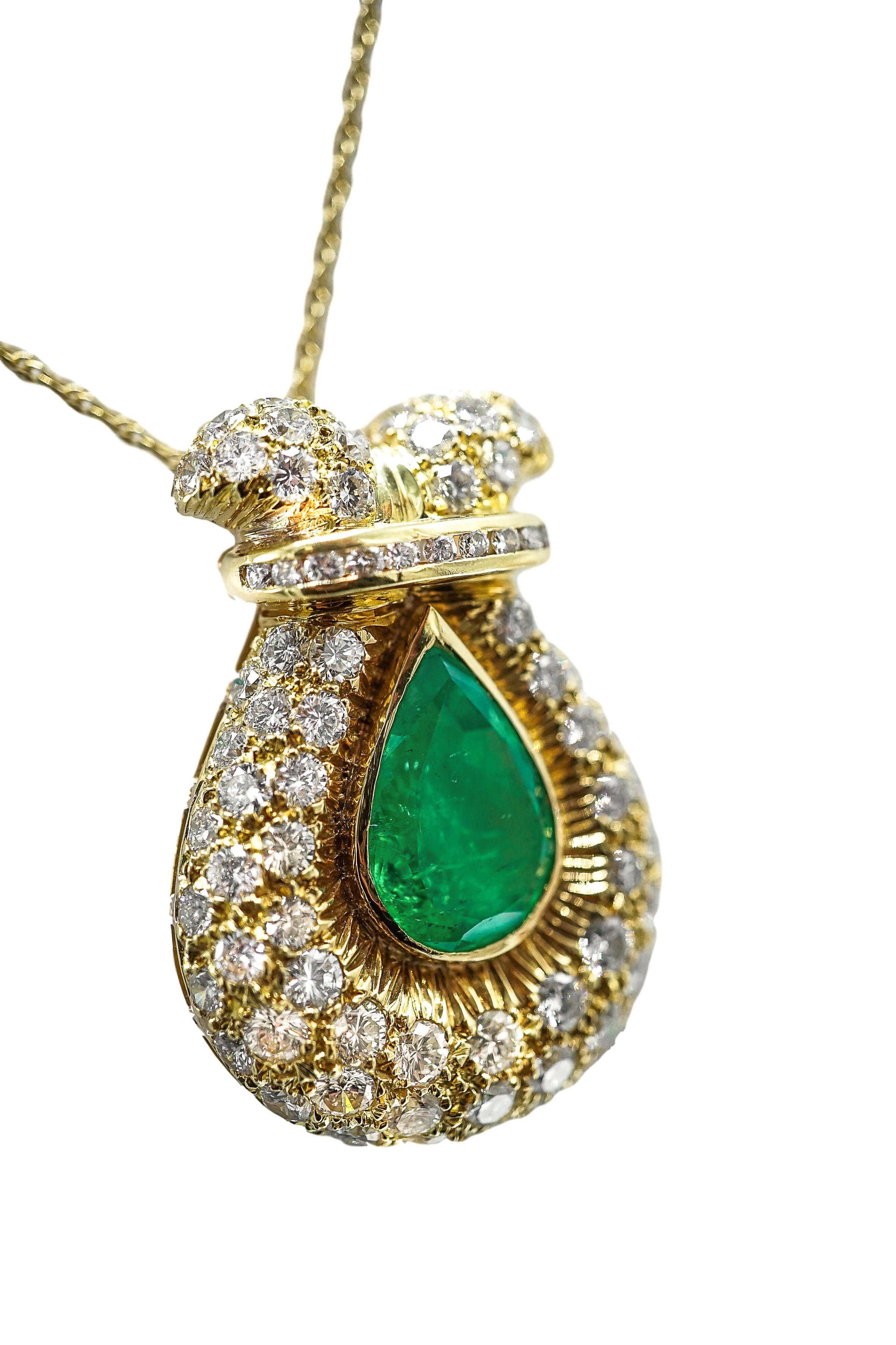 Smaragd- und Diamant-Anhänger oder Brosche an Kette im Zustand „Gut“ im Angebot in New York, NY