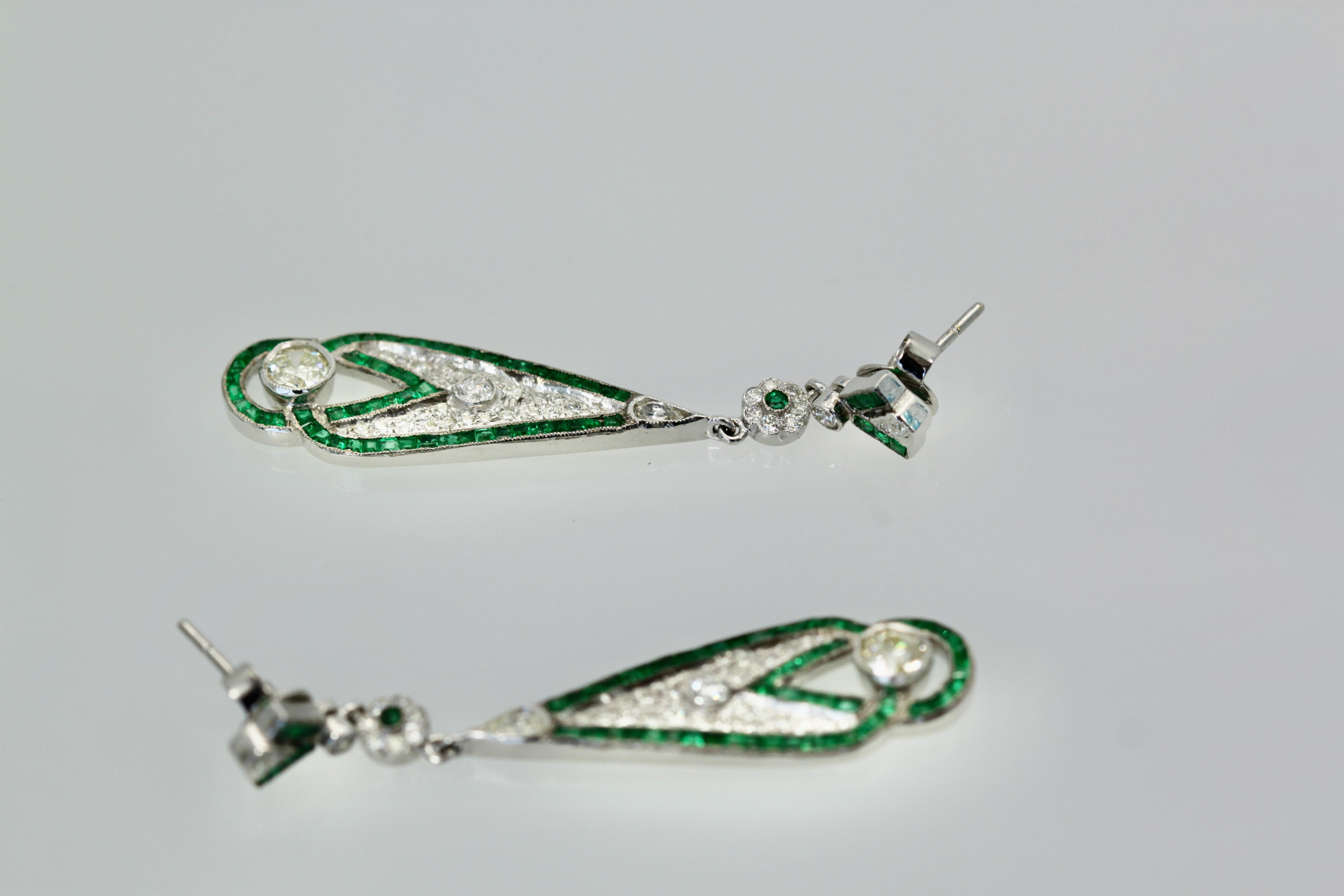 Women's Emerald Diamond Pendant Earrings 18K For Sale