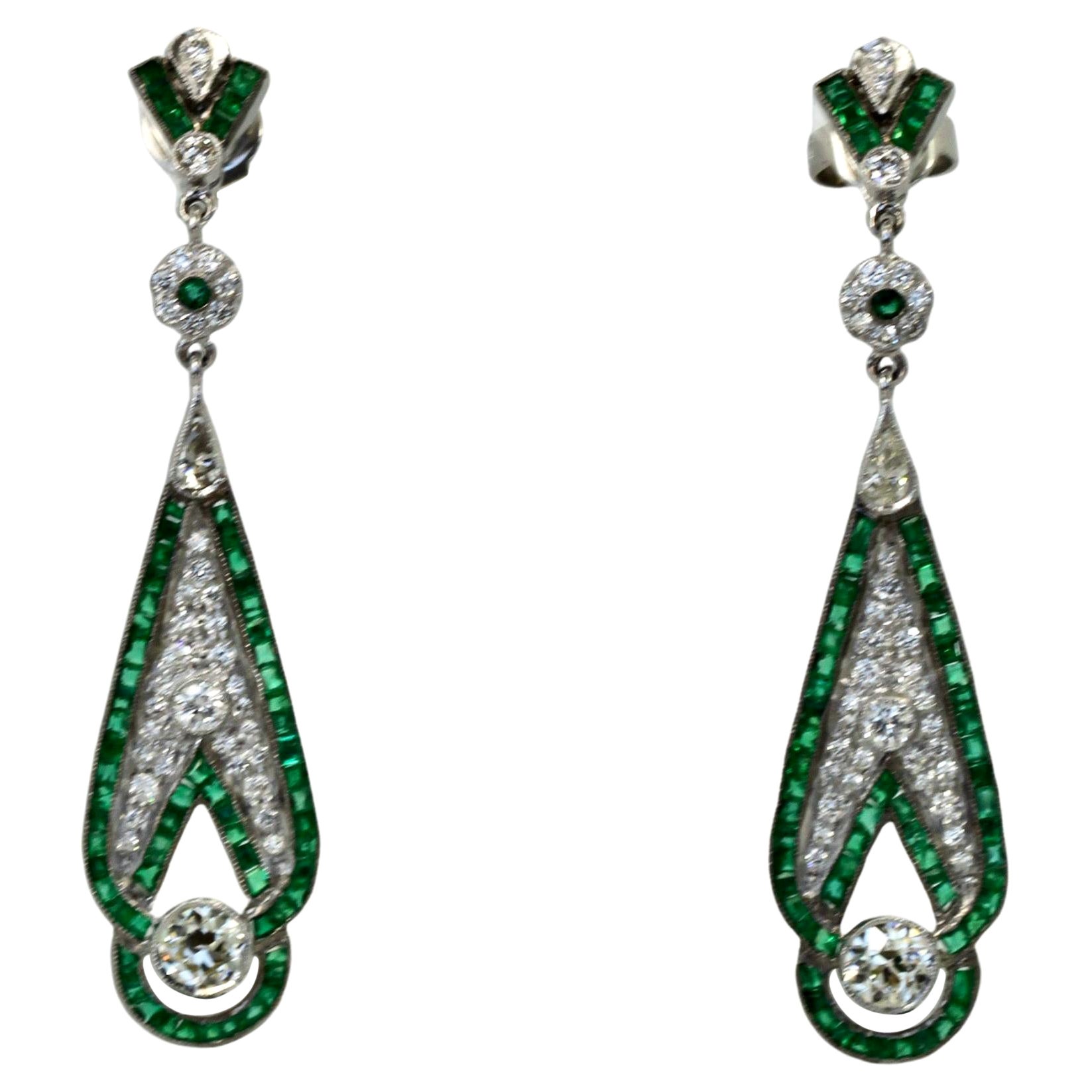 Boucles d'oreilles pendantes émeraude et diamant 18K