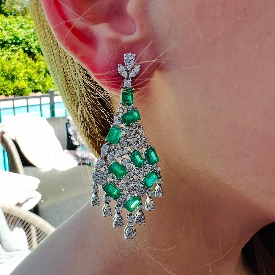 Boucles d'oreilles avec pendentif émeraude et diamant Pour femmes en vente