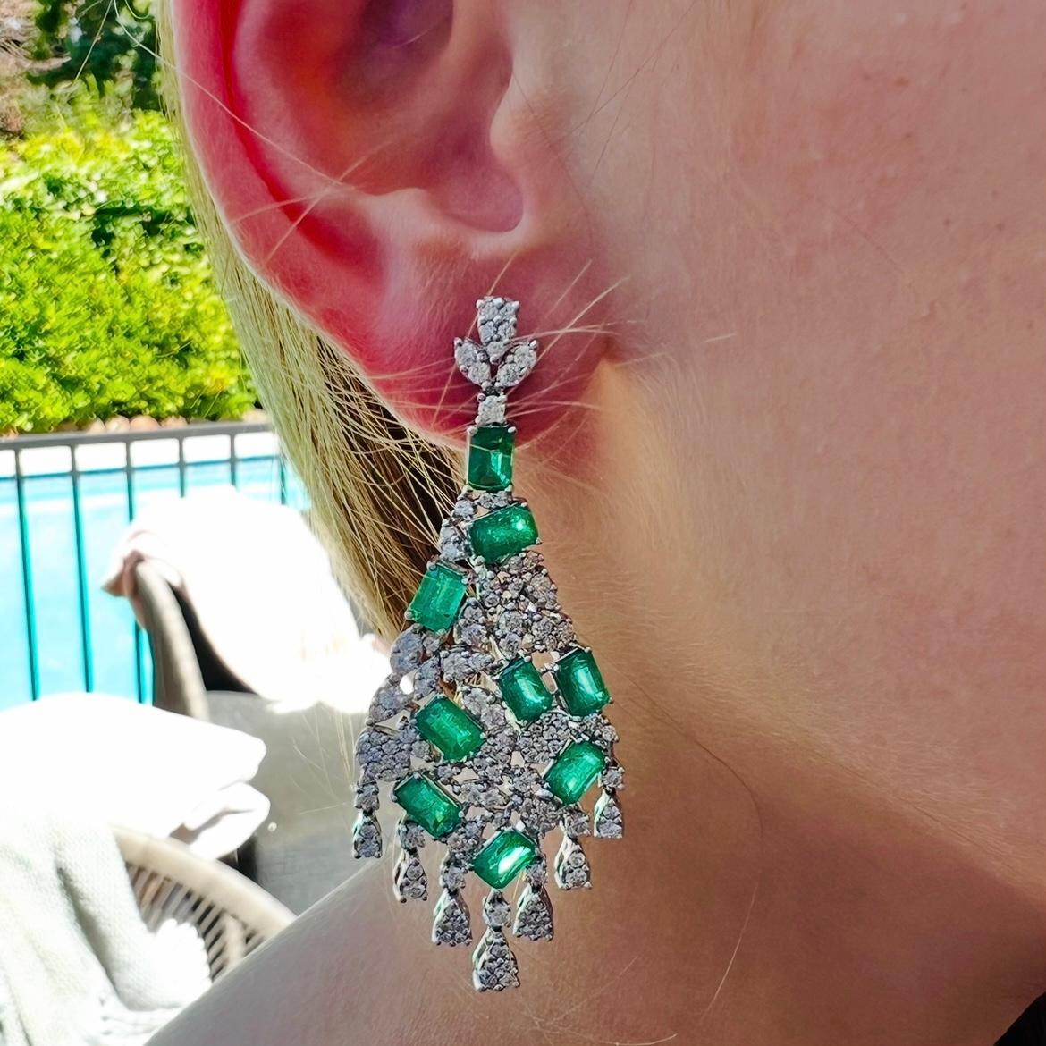 Boucles d'oreilles avec pendentif émeraude et diamant en vente 2