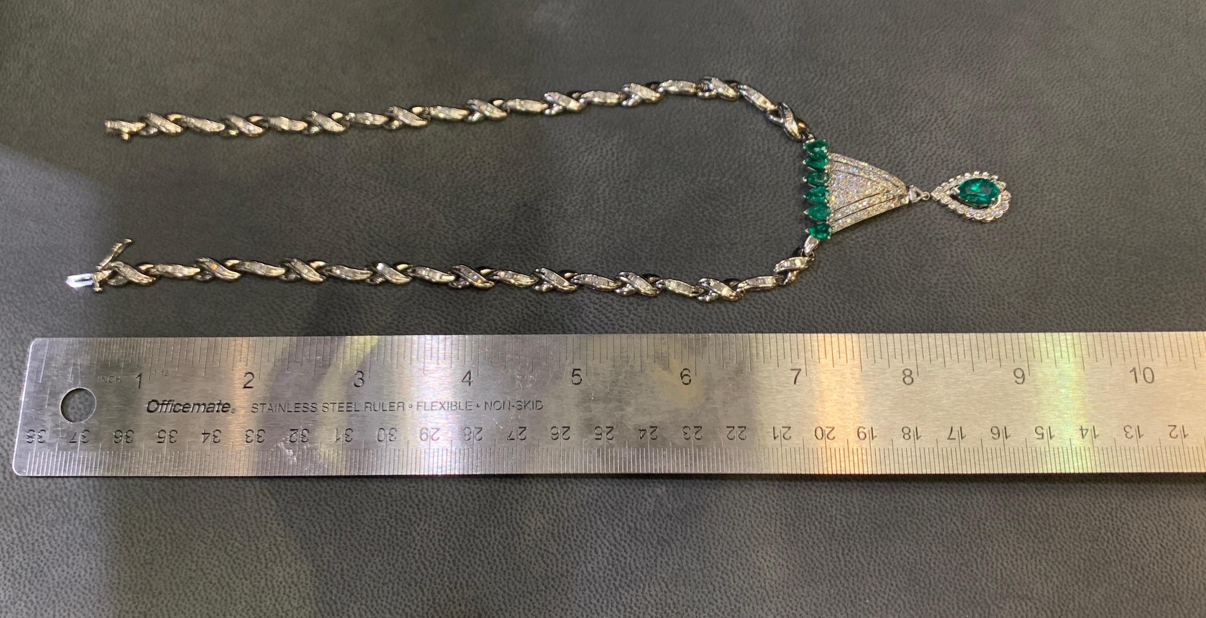 Taglio a goccia Collana con smeraldo e diamante in vendita