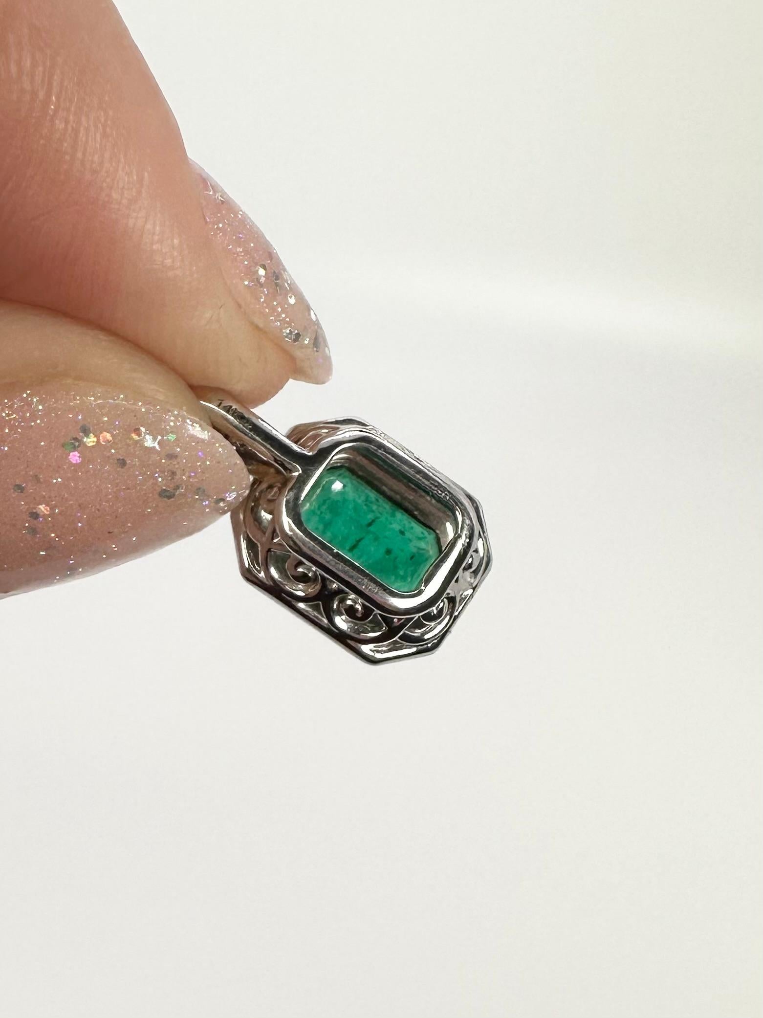 Emerald Diamond Pendant Necklace Modern Design Certified Emerald Gemstone 1.95ct For Sale 1