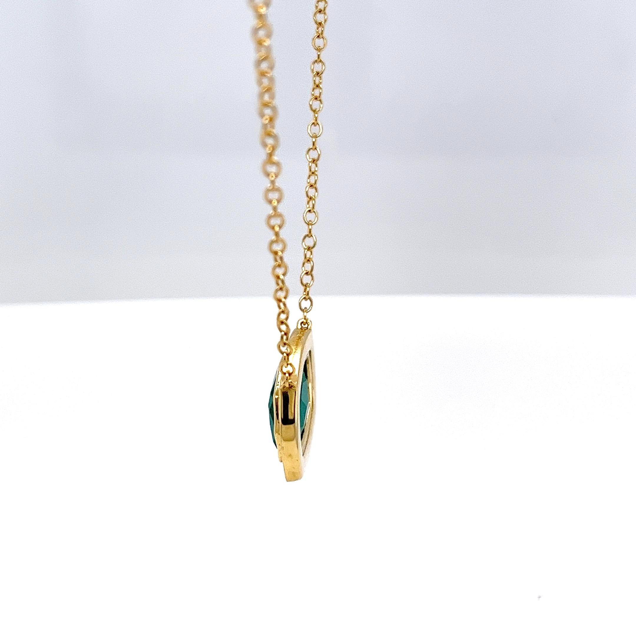 Ciondolo con smeraldo e diamante incastonato in oro giallo 18ct In condizioni Nuovo in vendita a London, GB