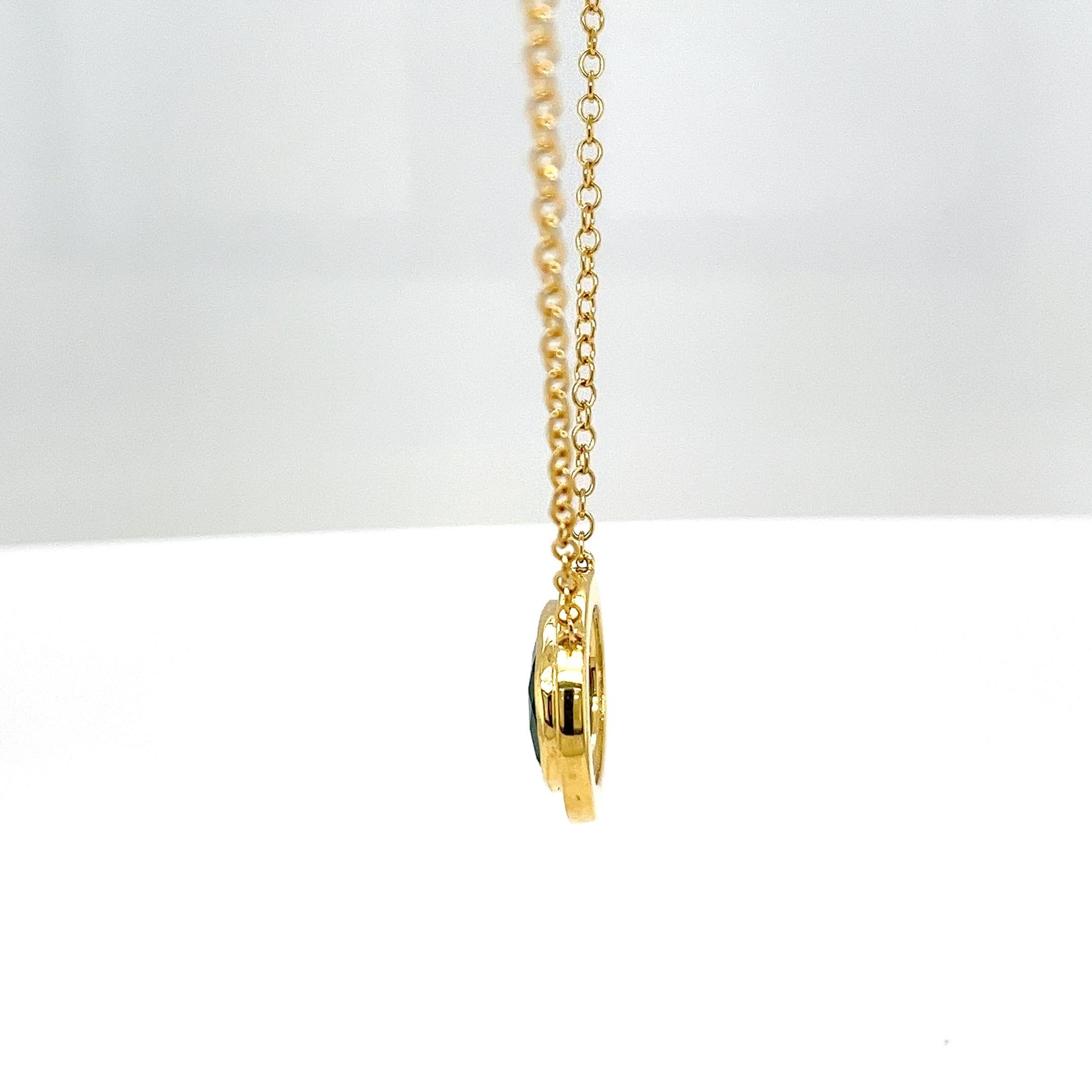 Emerald & Diamond Pendant Set in 18ct Yellow Gold In New Condition For Sale In London, GB