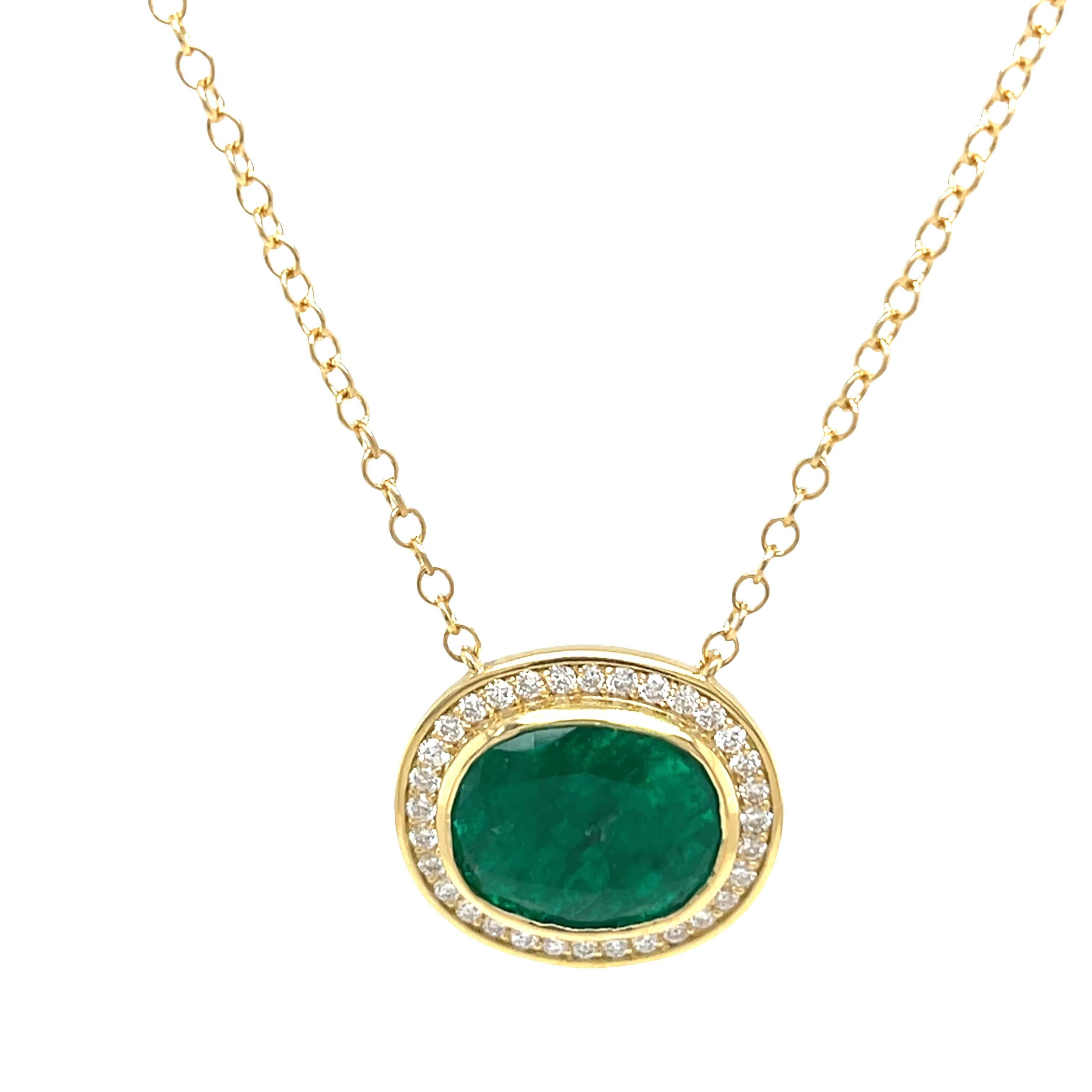 Women's Emerald & Diamond Pendant Set in 18ct Yellow Gold For Sale