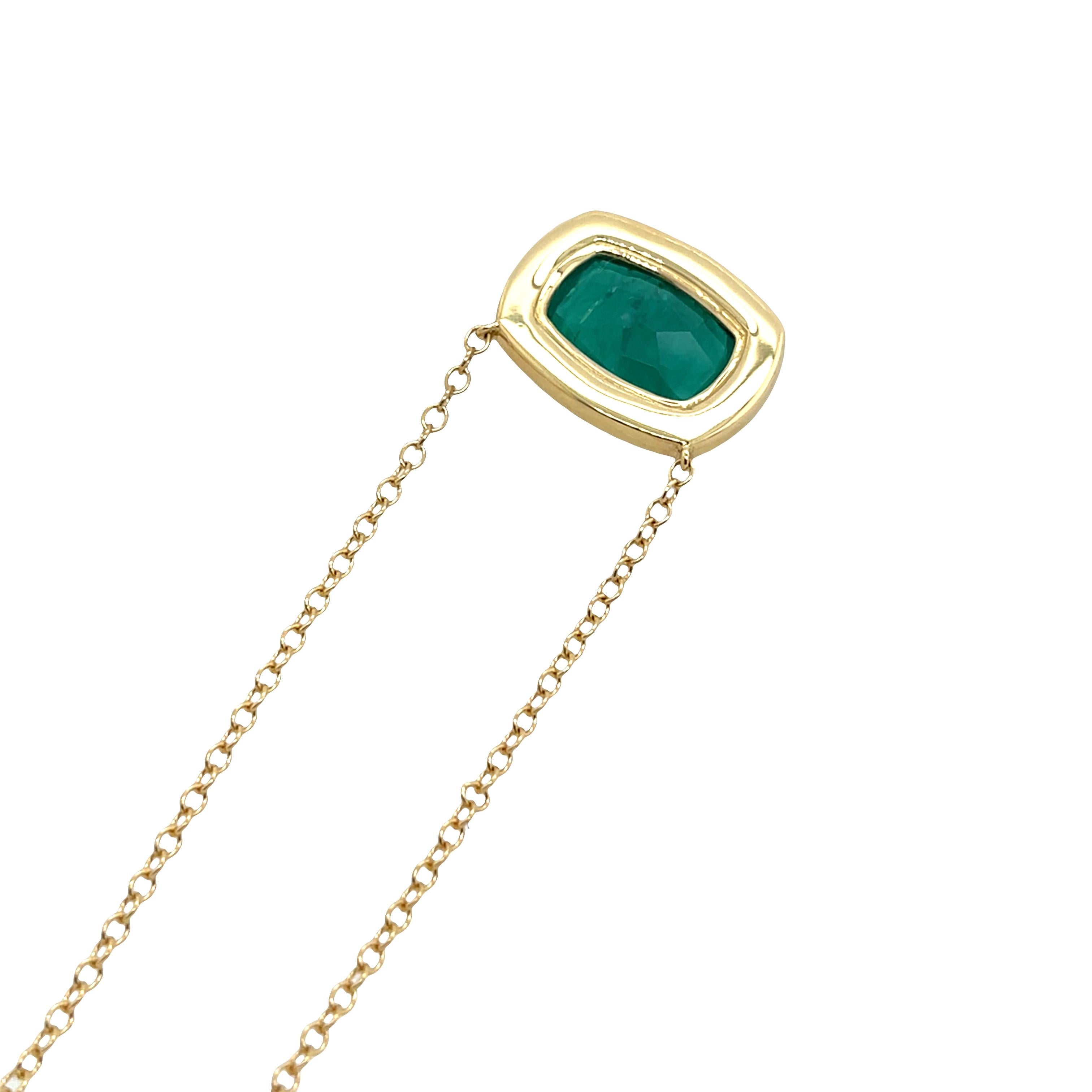 Ciondolo con smeraldo e diamante incastonato in oro giallo 18ct in vendita 1