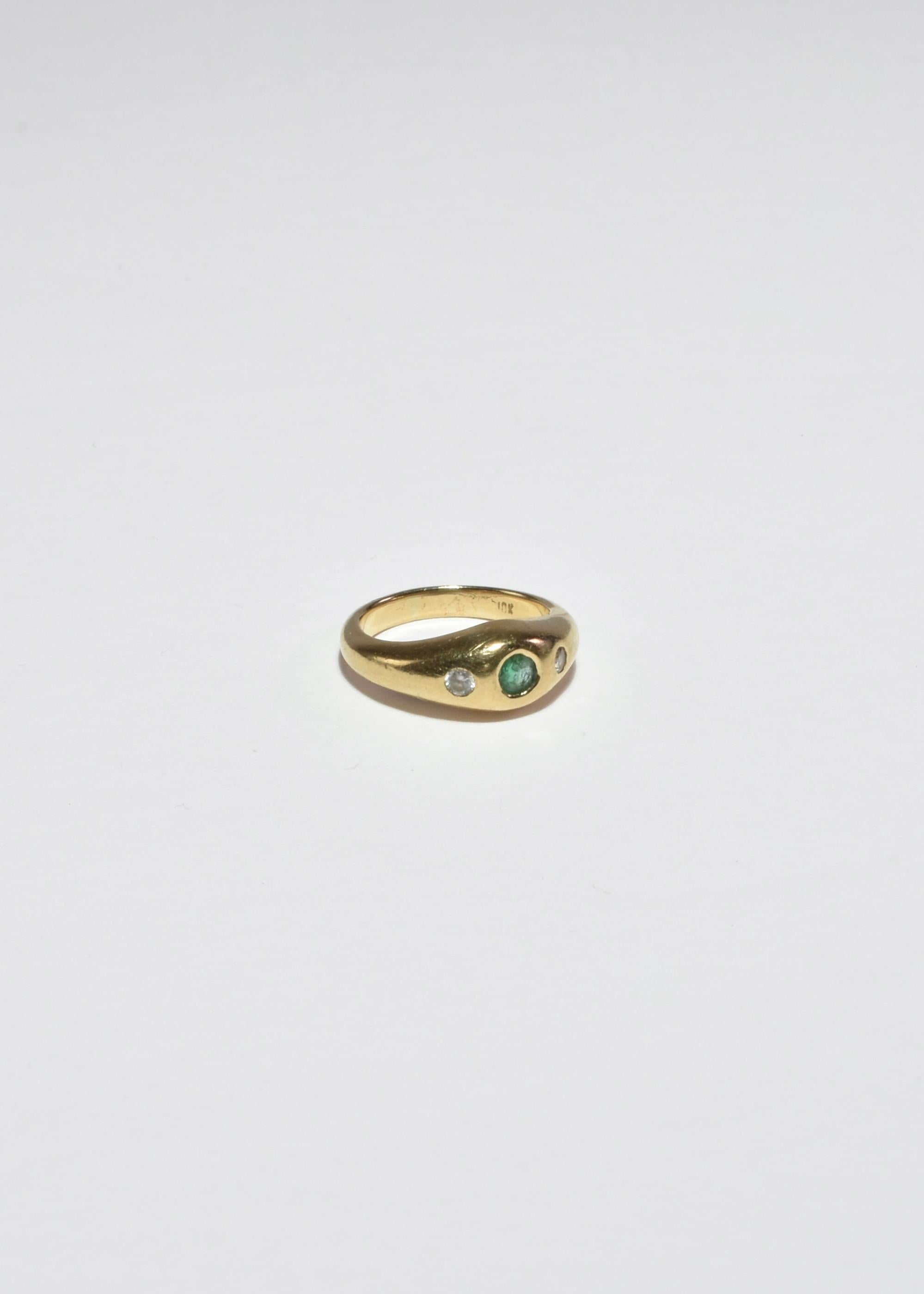 Stunning vintage gold ring with faceted emerald and diamond stones. Stamped 10k.

Material: 10k gold, emerald, diamond.