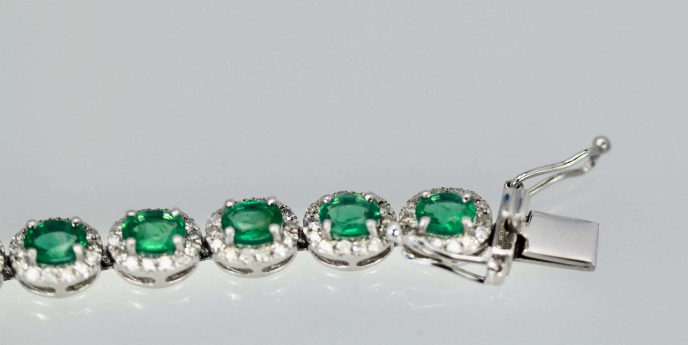 Bracelet à maillons en platine avec diamants et émeraudes de 8,84 carats Pour femmes en vente