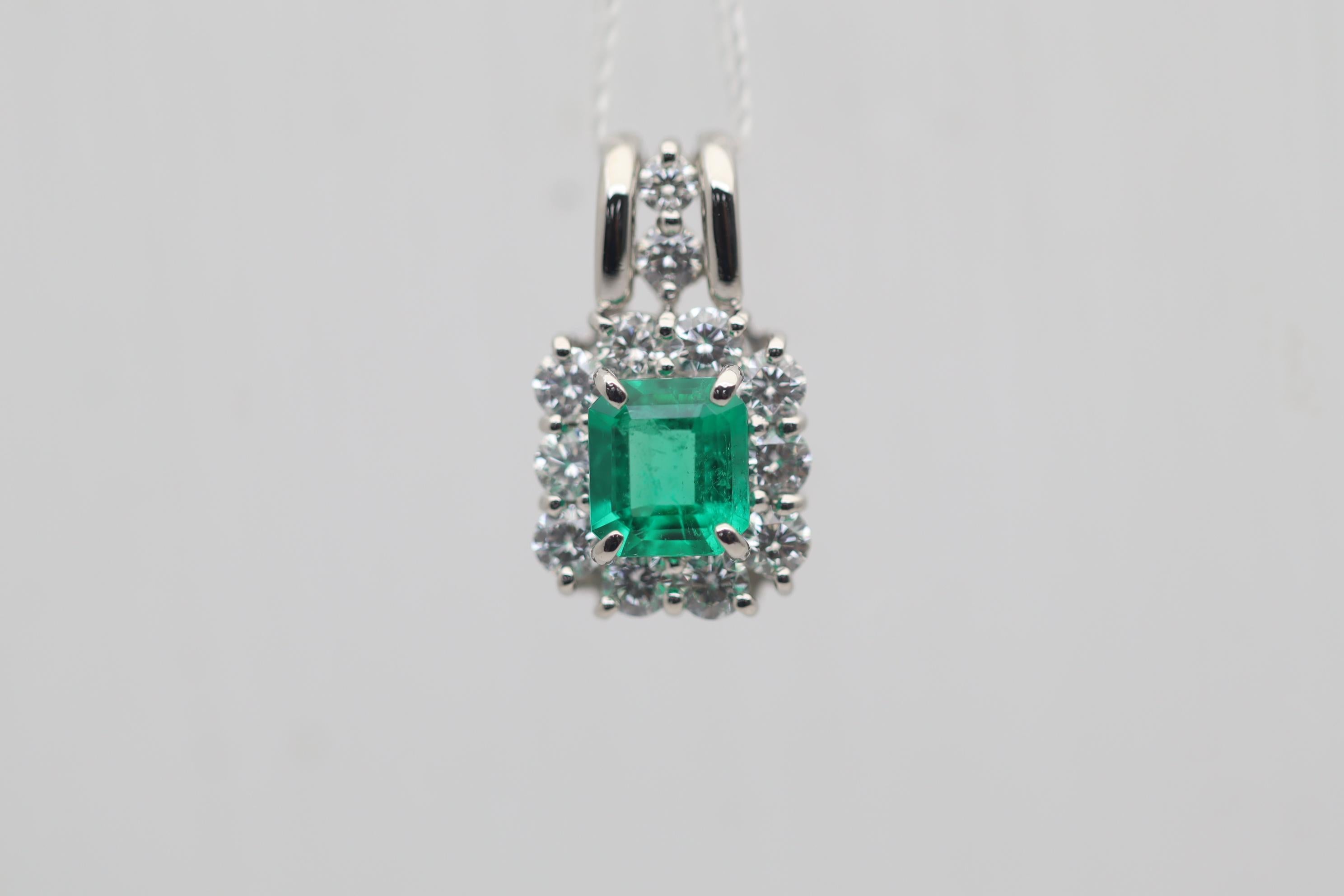 Emerald Diamond Platinum Pendant In New Condition For Sale In Beverly Hills, CA