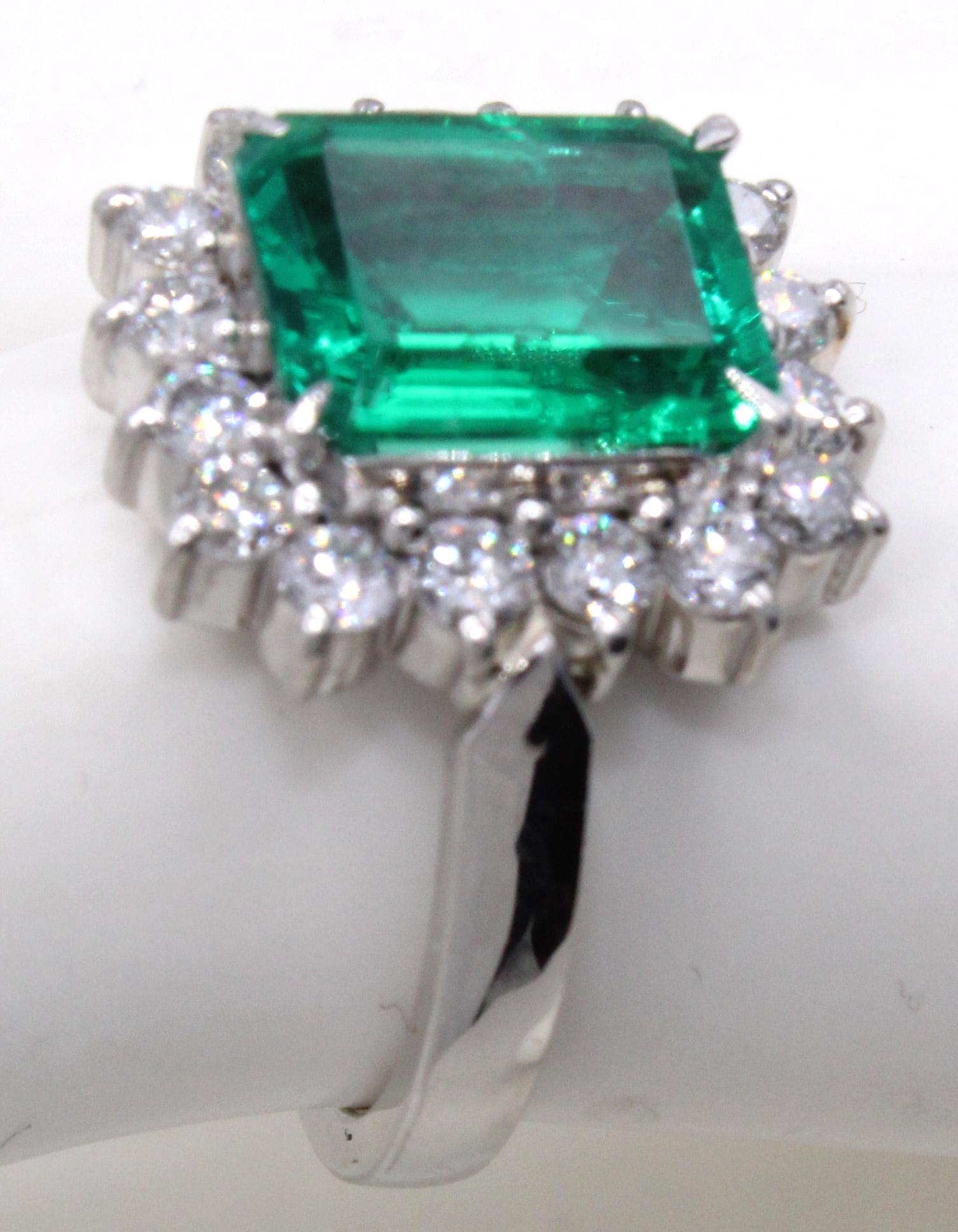 Emerald Diamond Platinum Ring In Excellent Condition In New York, NY