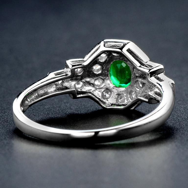 Emerald Diamond Platinum Ring In New Condition In Bangkok, TH