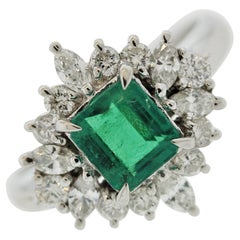 Bague en platine avec diamant émeraude