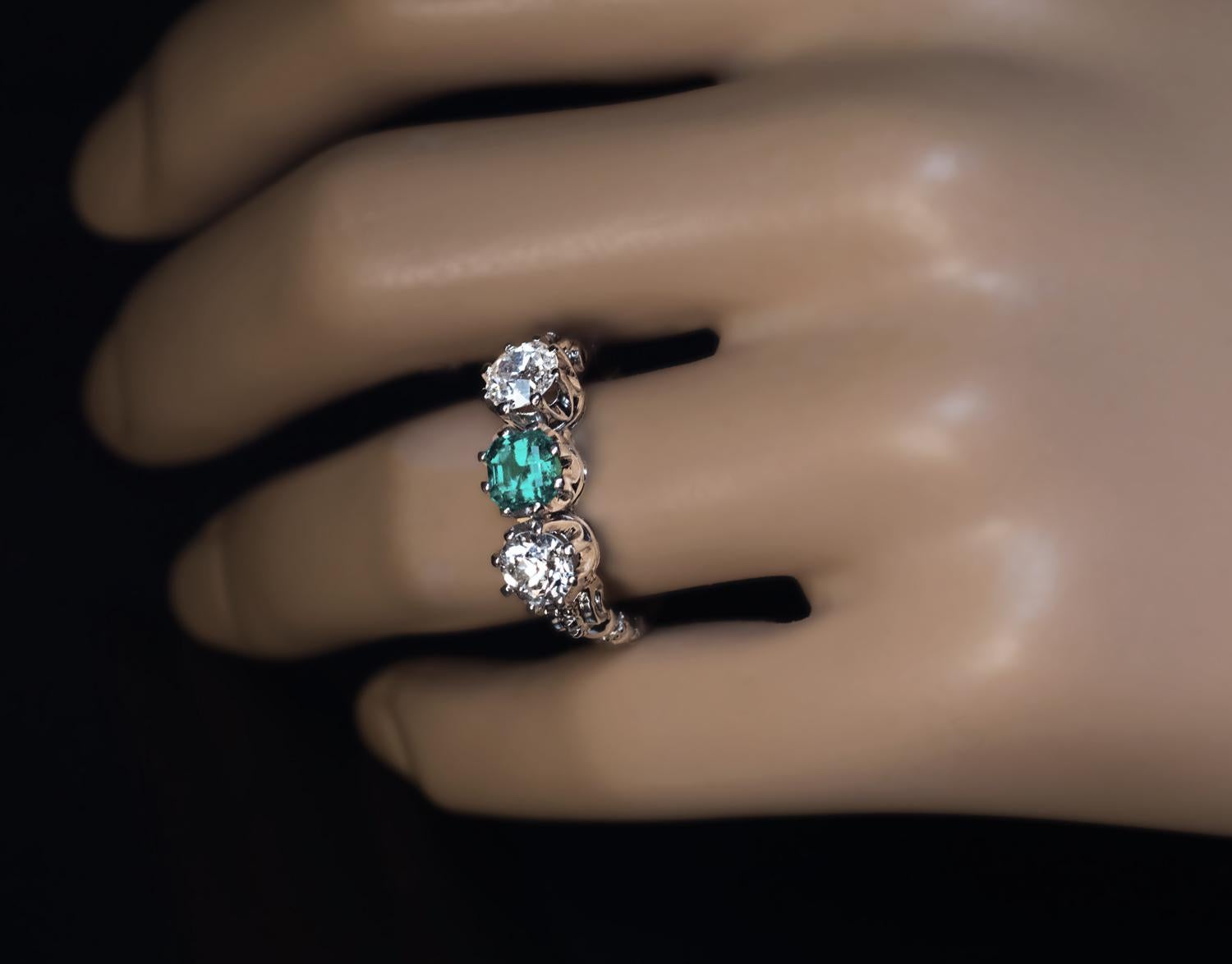 Emerald Diamond Platinum Three-Stone Ring, 1930s In Excellent Condition In Chicago, IL