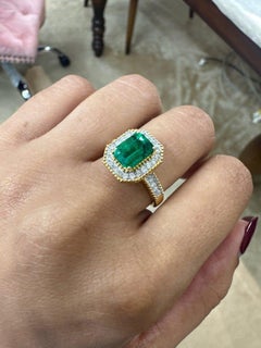 Natural 1.69cts Emerald & 0.32Cts Diamond Ring in 18K Gold