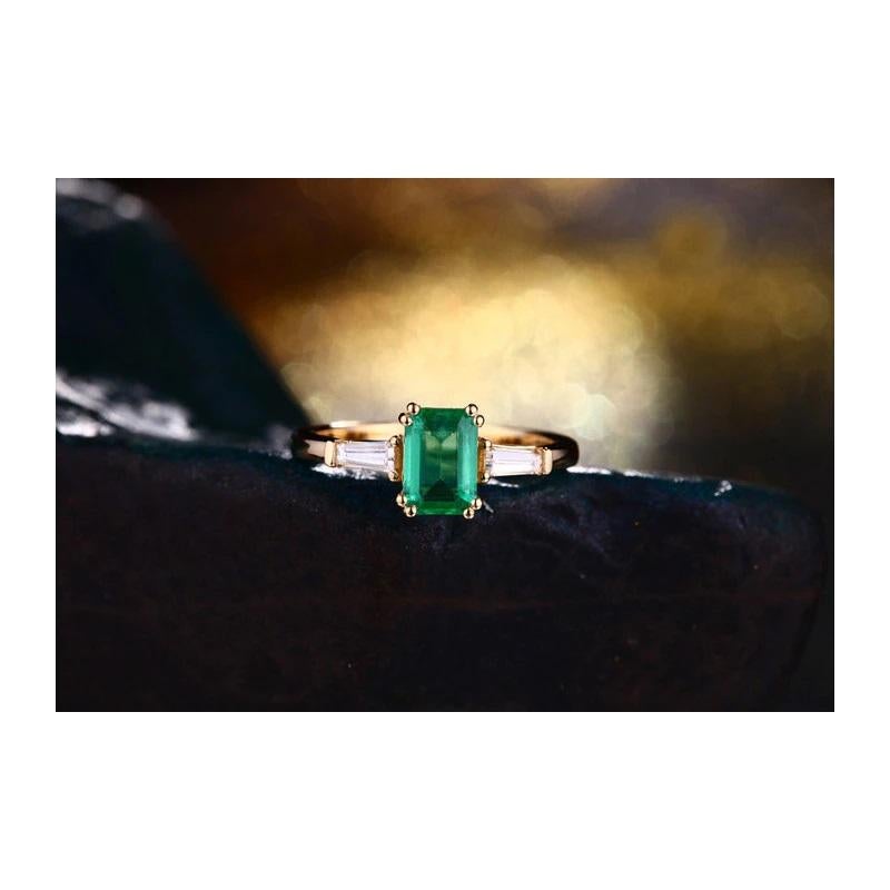 Contemporary Emerald Diamond Ring 14 Karat Yellow Gold For Sale