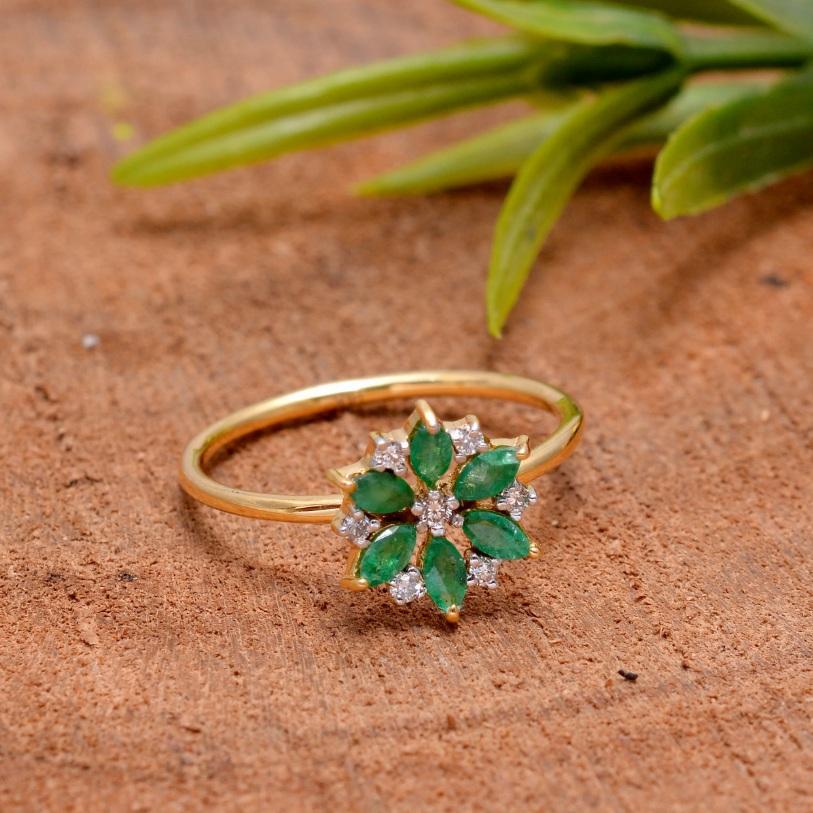Asscher Cut Emerald & Diamond Ring 14K Gold For Sale