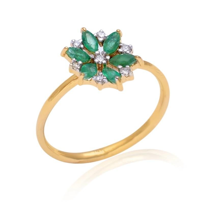 Women's Emerald & Diamond Ring 14K Gold For Sale
