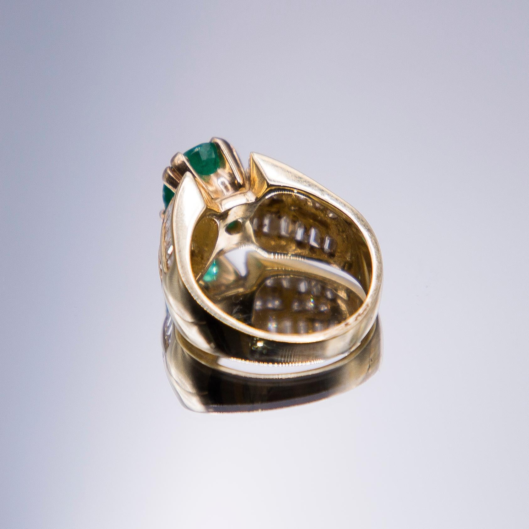 Smaragd-Diamant-Ring 14k Gelbgold (Ovalschliff) im Angebot