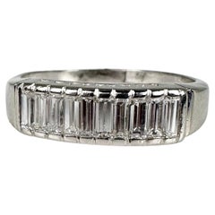 Smaragd-Diamantring 1,50 Karat Platin Diamantring mit Baguette-Diamant