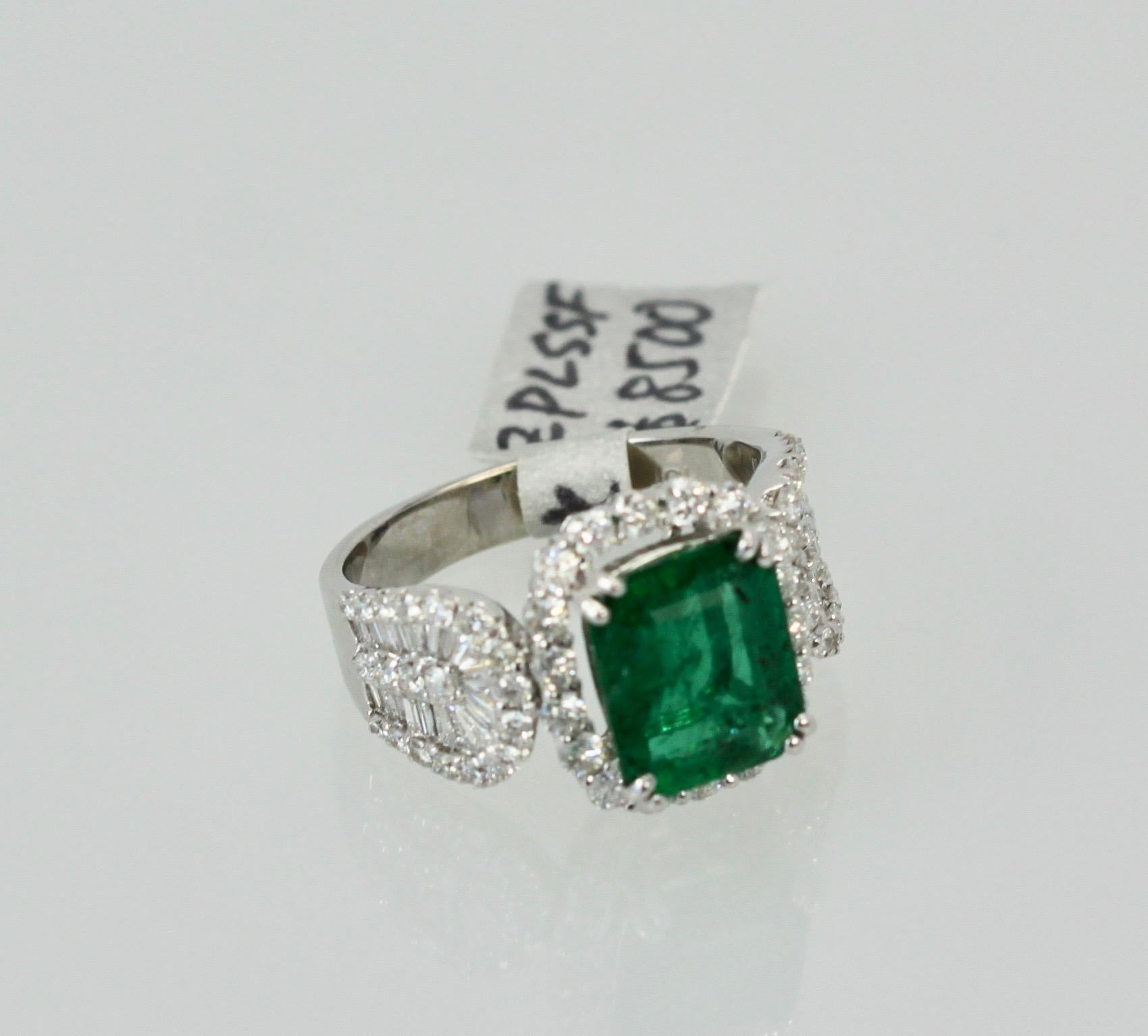 Modern Emerald Diamond Ring 18 Karat