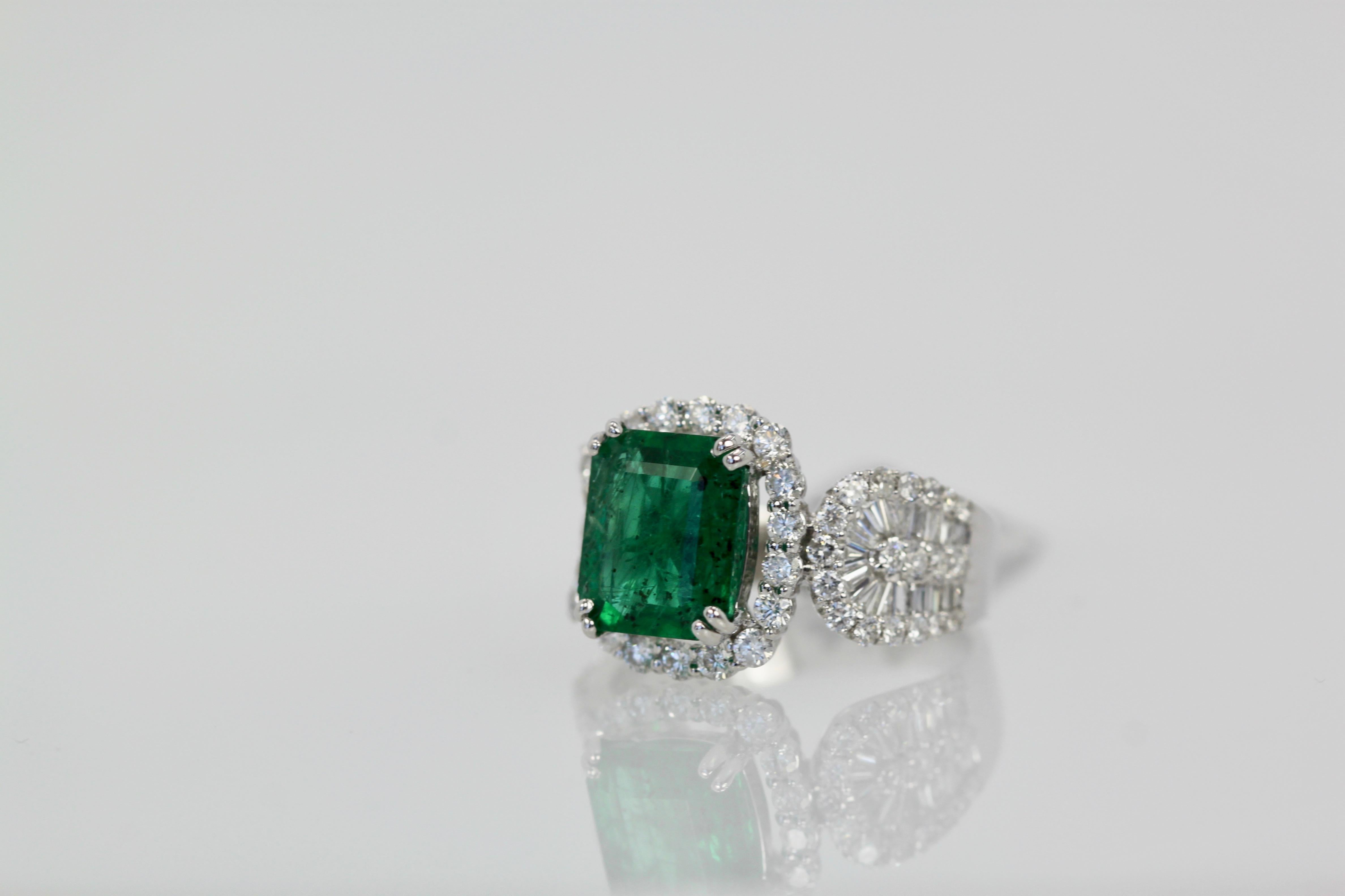 Emerald Diamond Ring 18 Karat 1